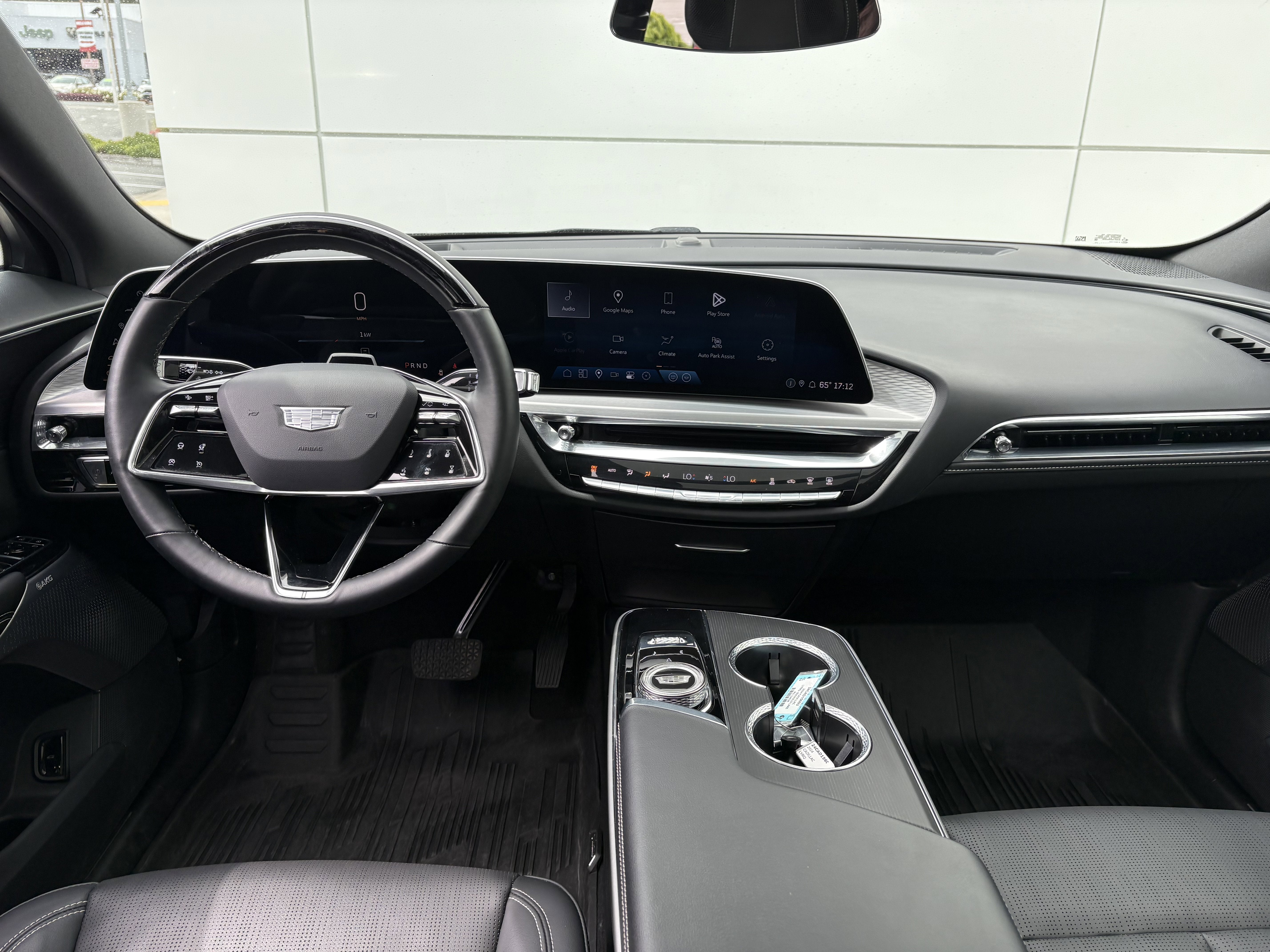 2024 Cadillac LYRIQ Luxury 2
