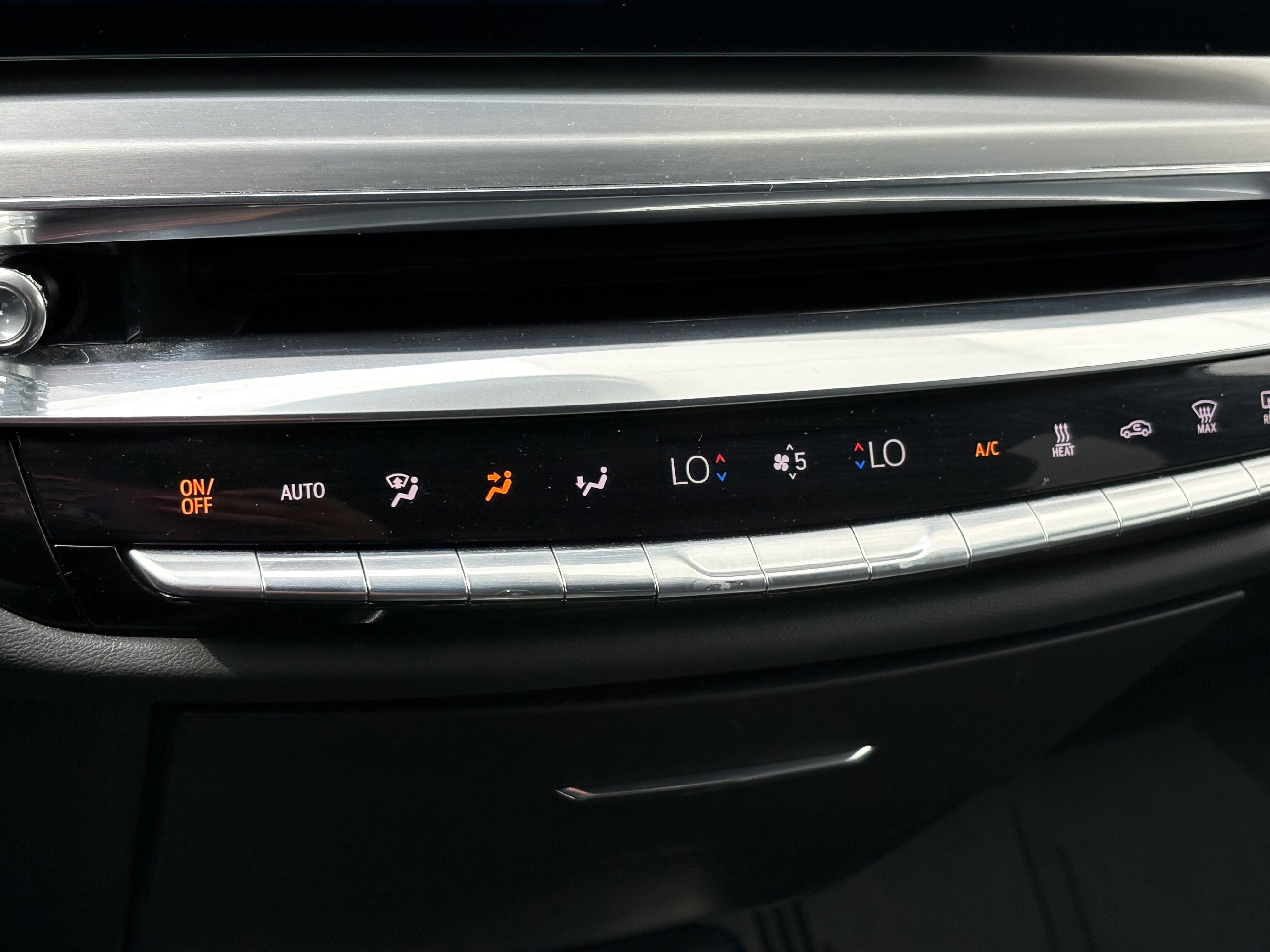 2024 Cadillac LYRIQ Luxury 2