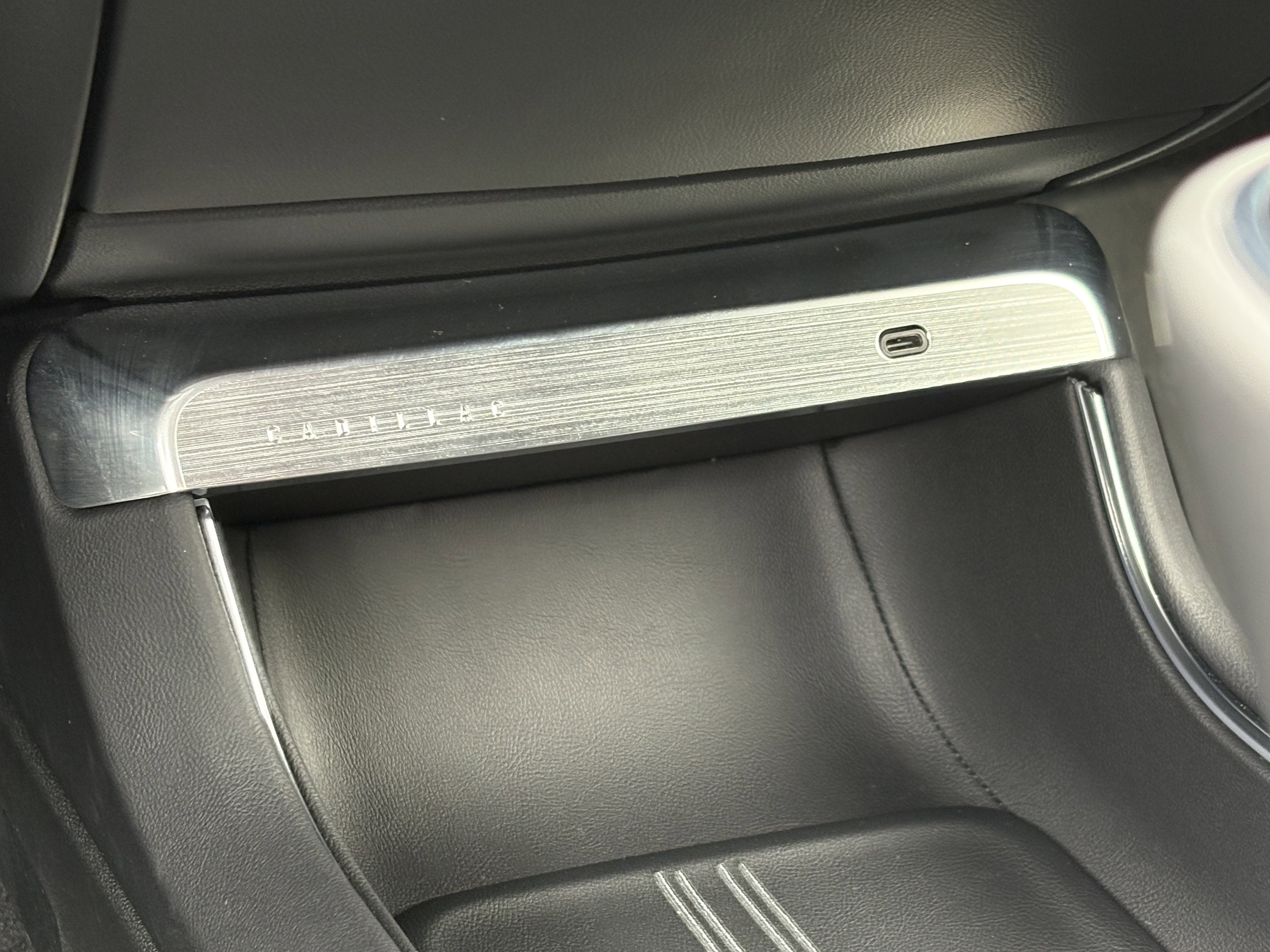 2024 Cadillac LYRIQ Luxury 2