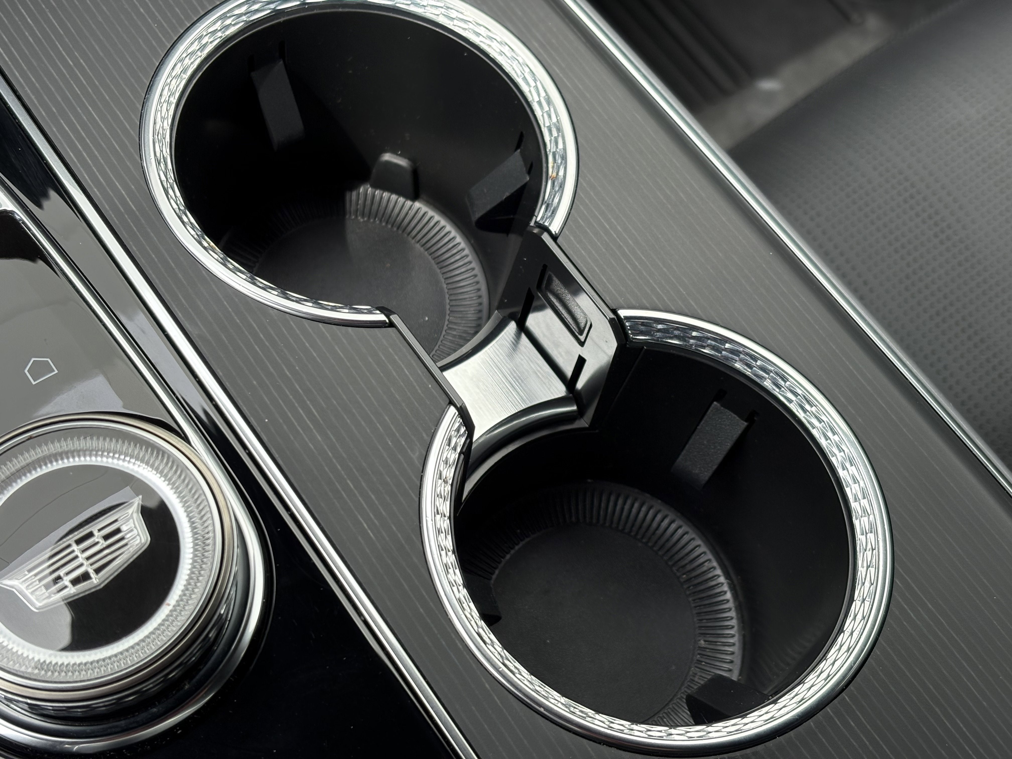 2024 Cadillac LYRIQ Luxury 2