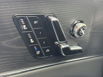 2024 Cadillac LYRIQ Luxury 2