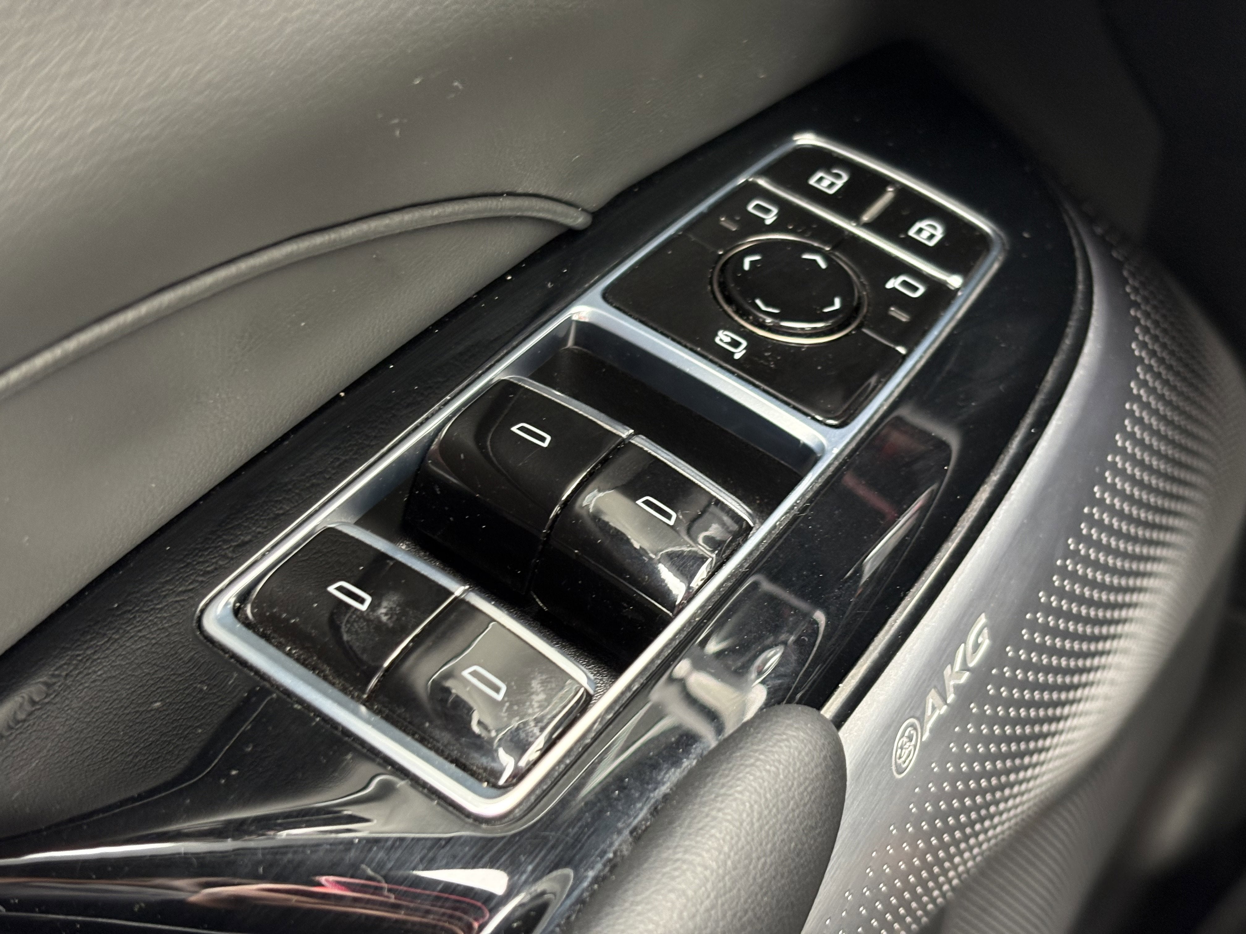 2024 Cadillac LYRIQ Luxury 2