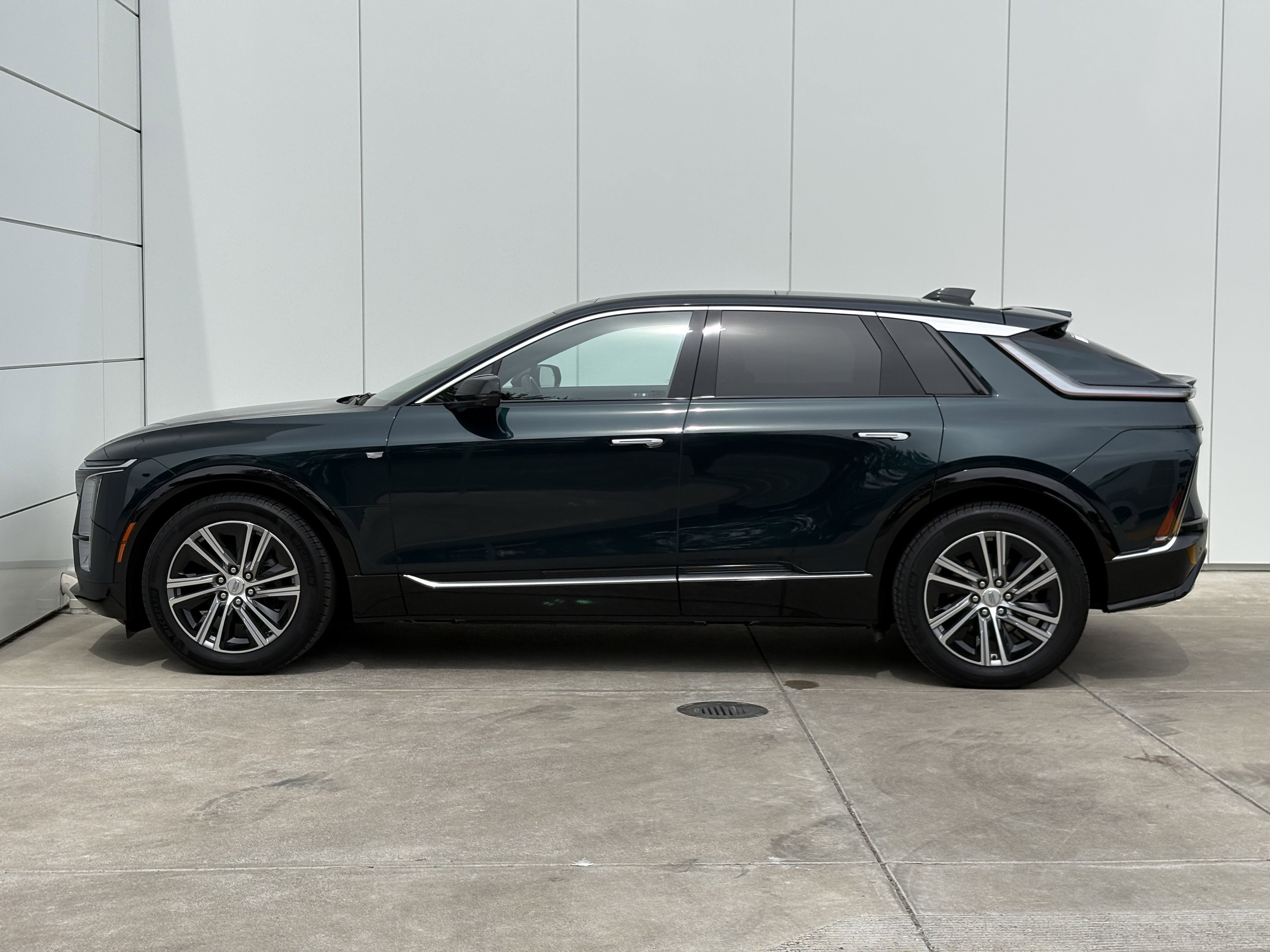 2024 Cadillac LYRIQ Luxury 2