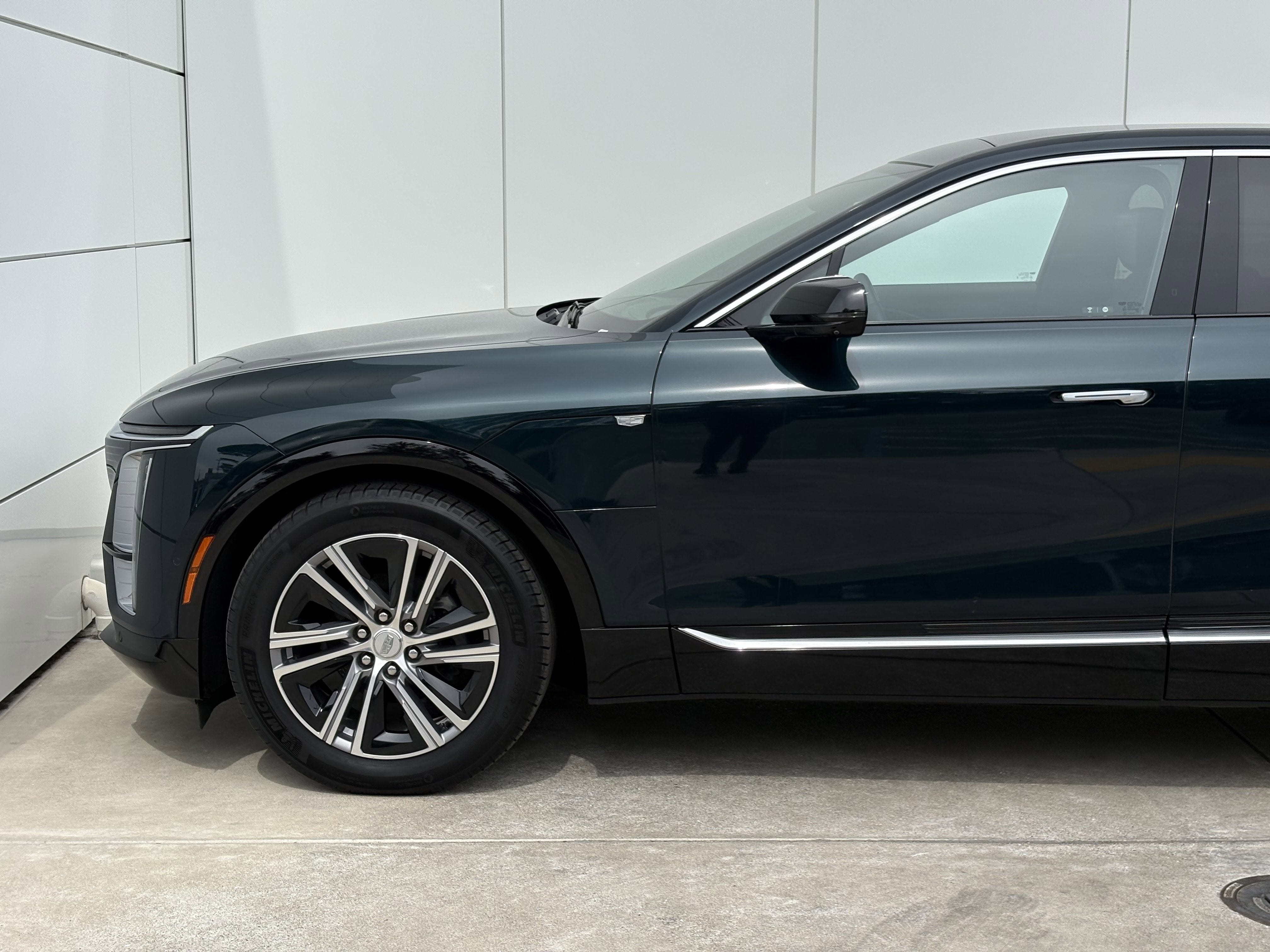 2024 Cadillac LYRIQ Luxury 2