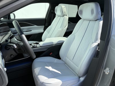 2024 Cadillac LYRIQ Luxury 2