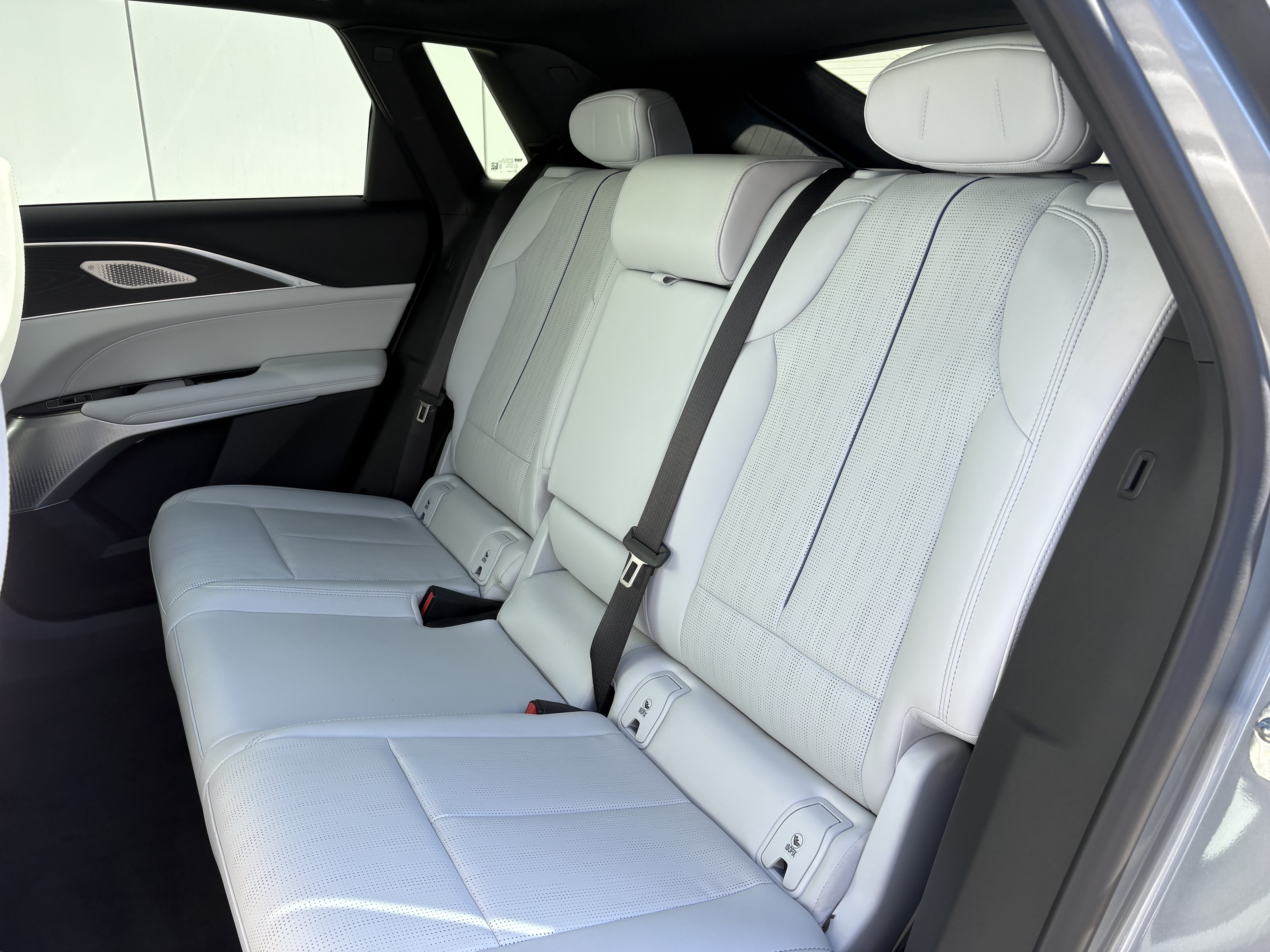 2024 Cadillac LYRIQ Luxury 2