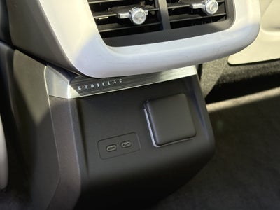 2024 Cadillac LYRIQ Luxury 2