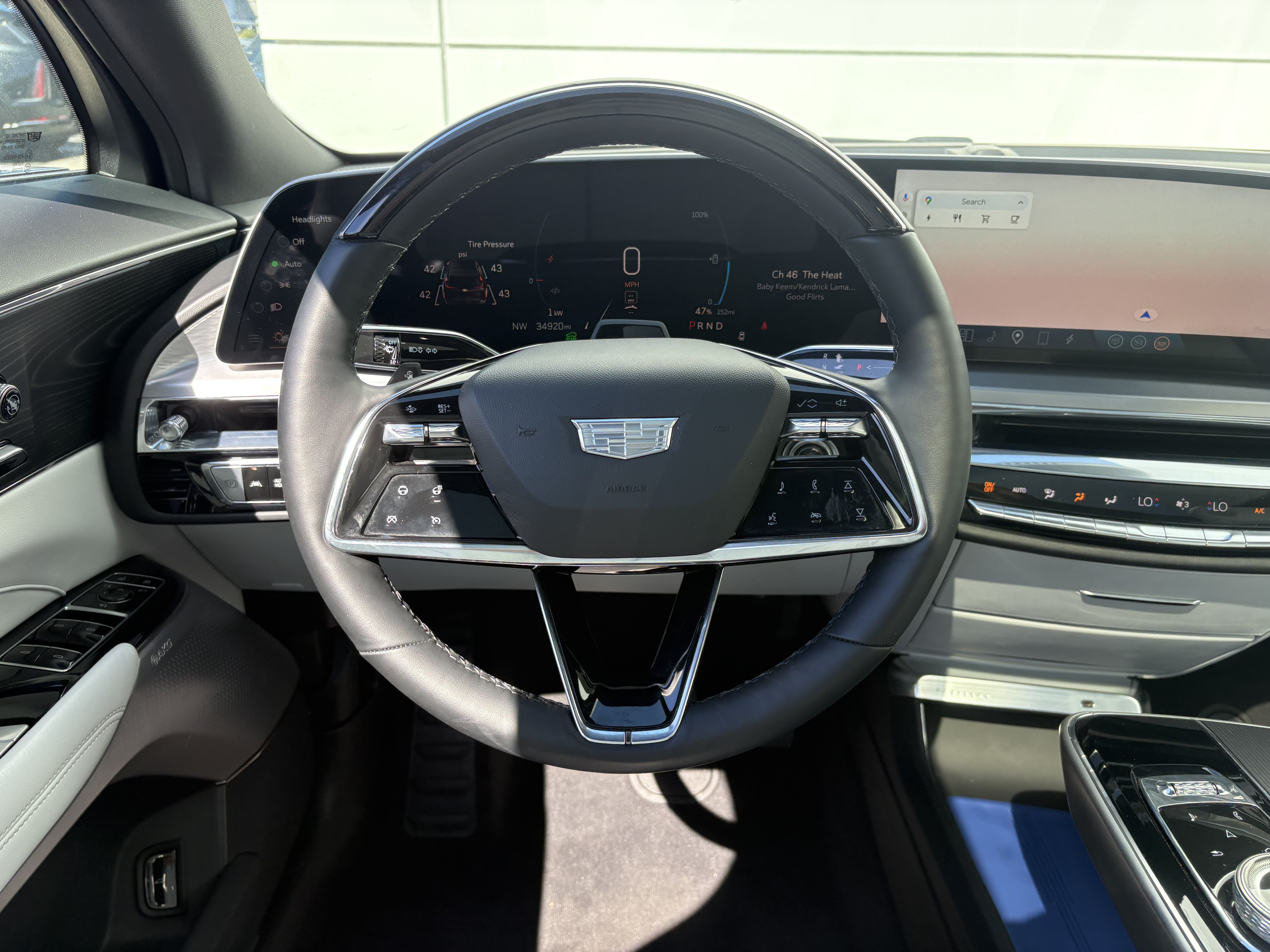 2024 Cadillac LYRIQ Luxury 2