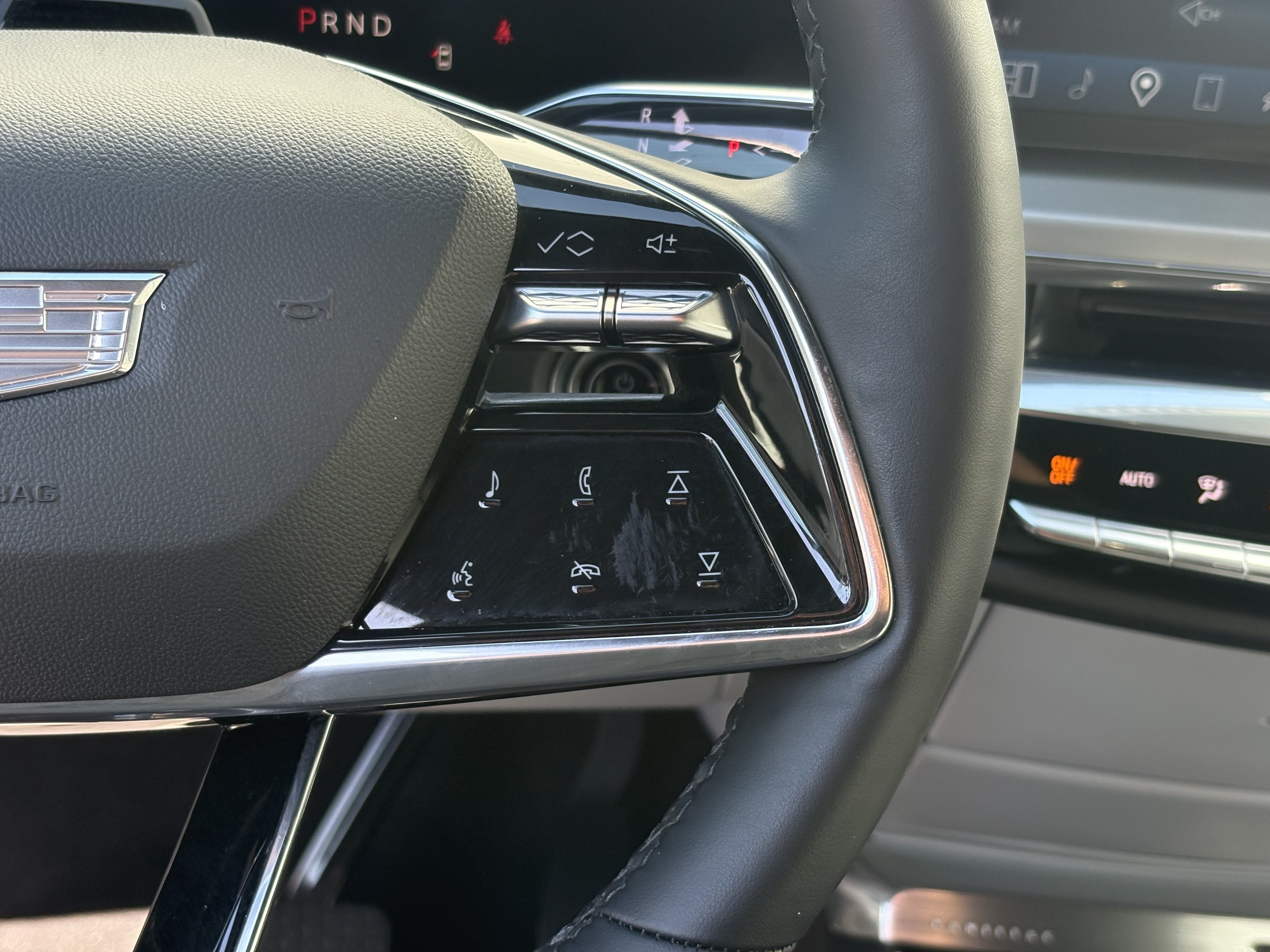 2024 Cadillac LYRIQ Luxury 2