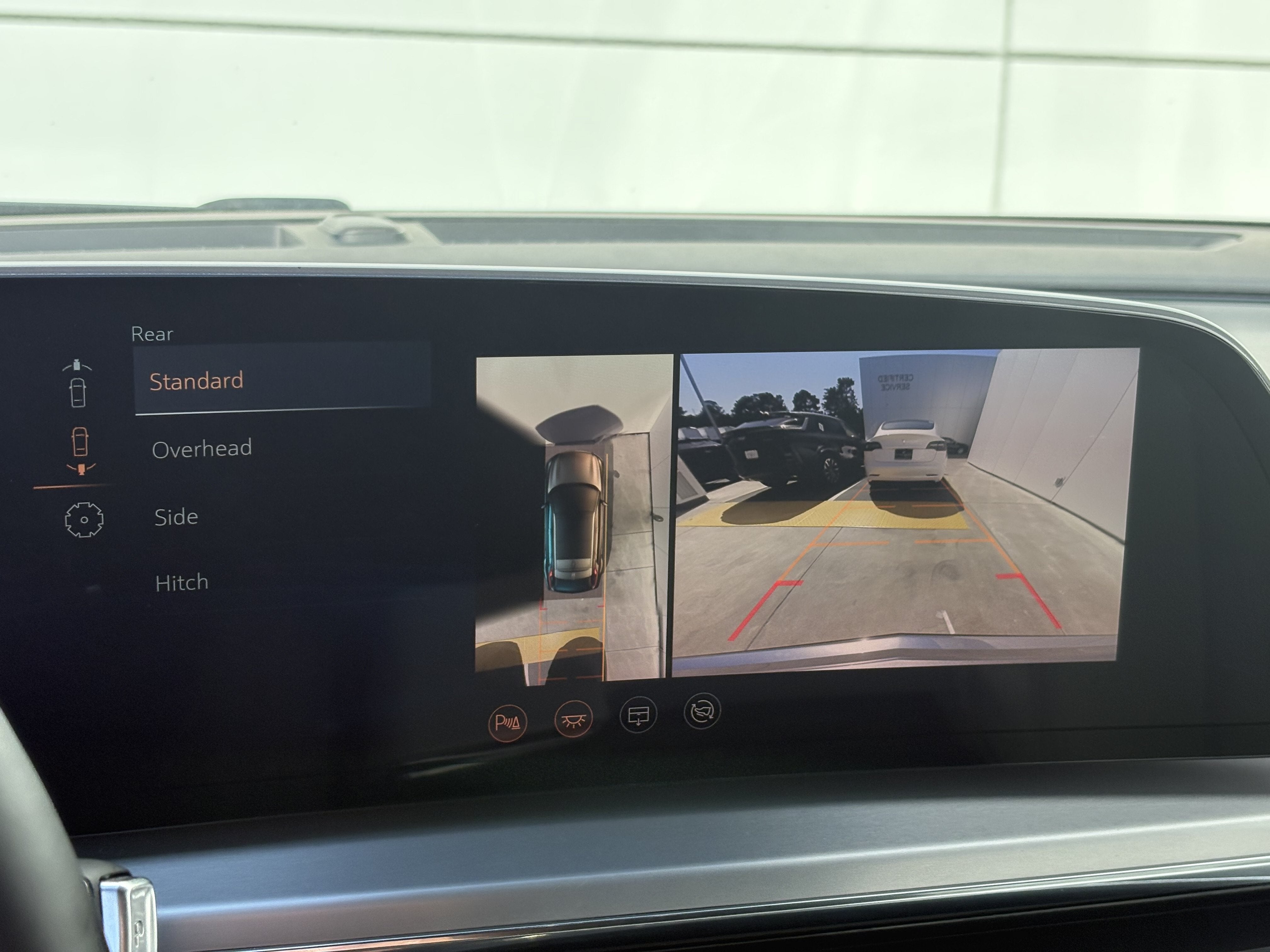 2024 Cadillac LYRIQ Luxury 2