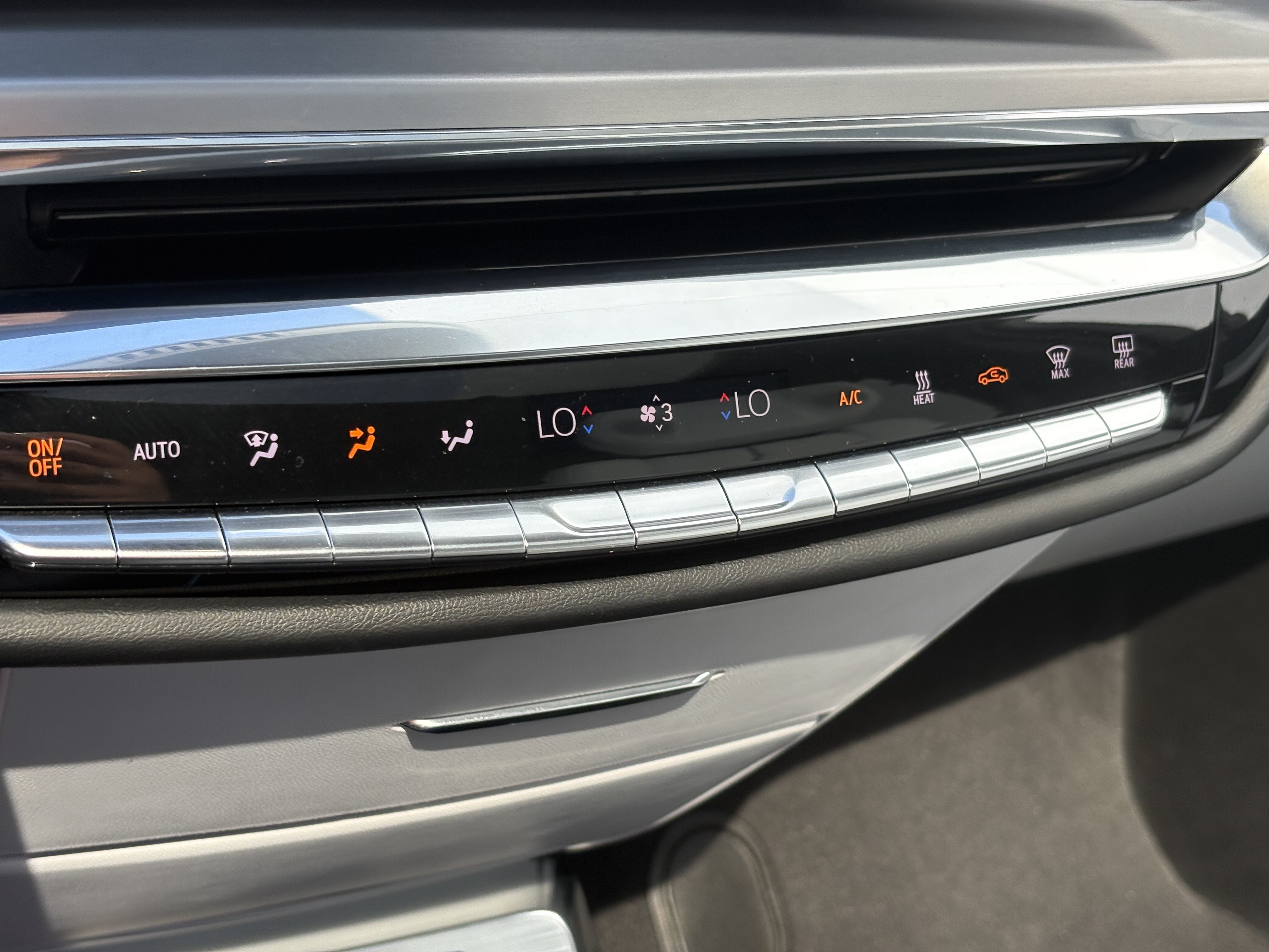 2024 Cadillac LYRIQ Luxury 2