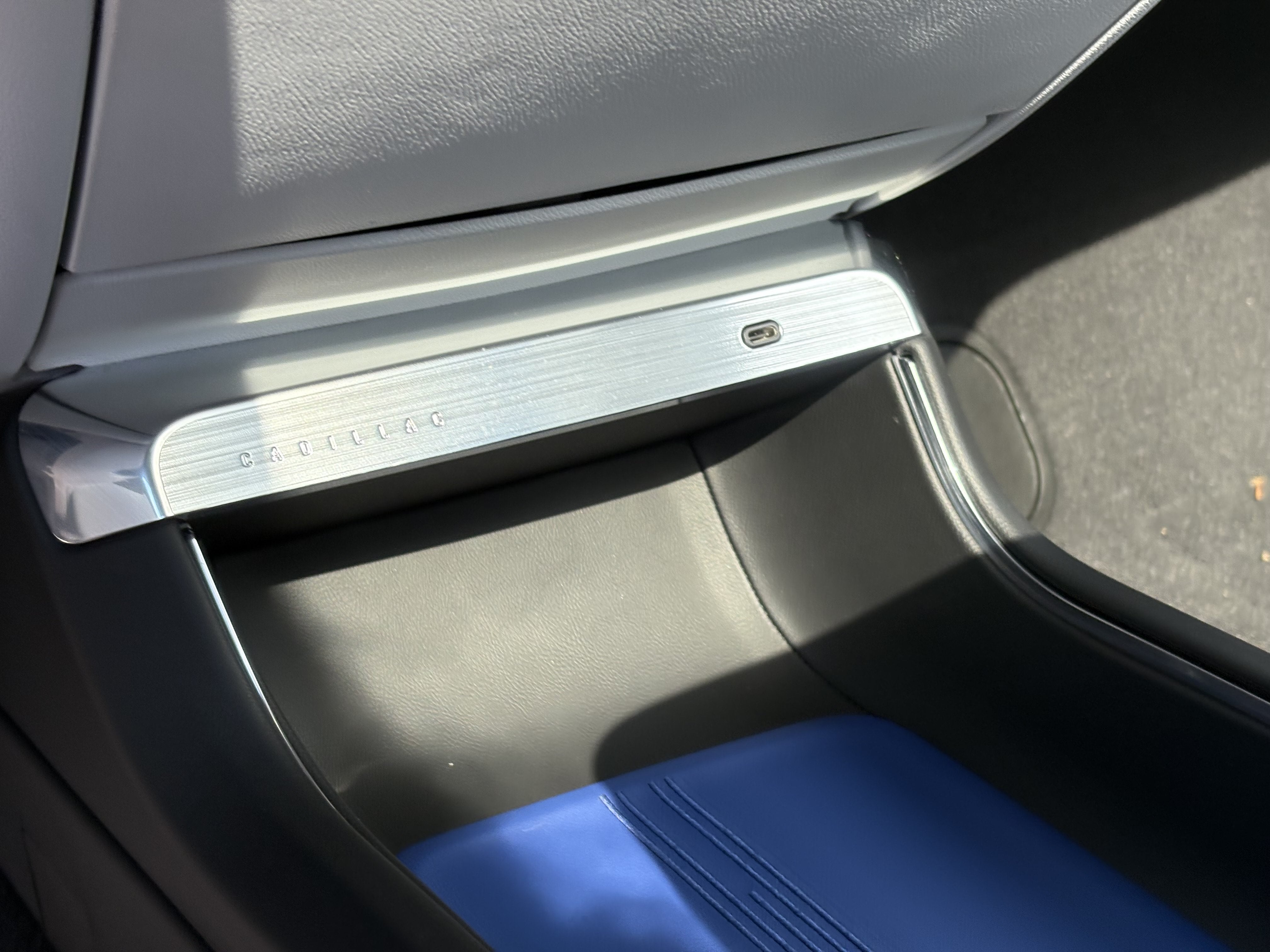 2024 Cadillac LYRIQ Luxury 2