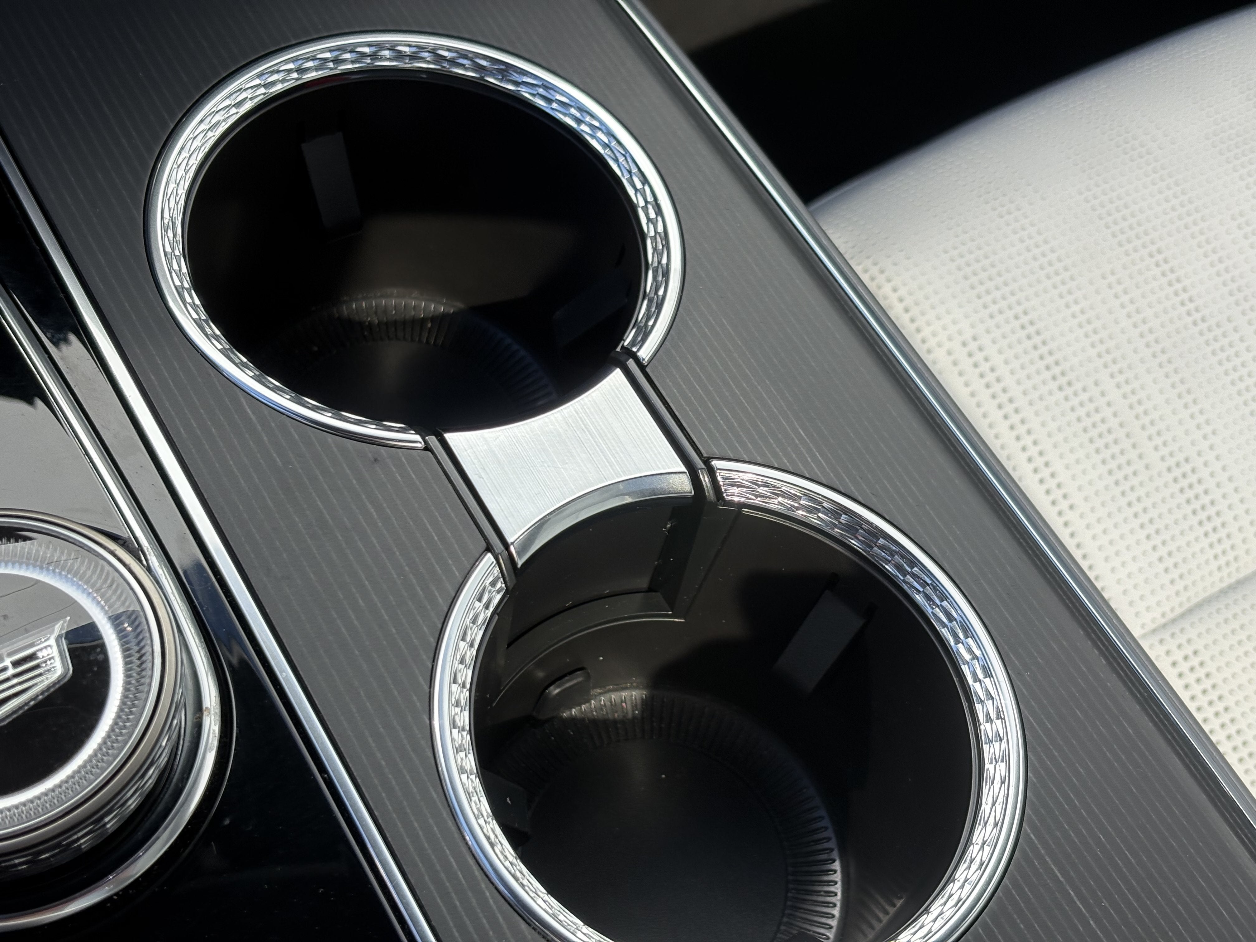 2024 Cadillac LYRIQ Luxury 2