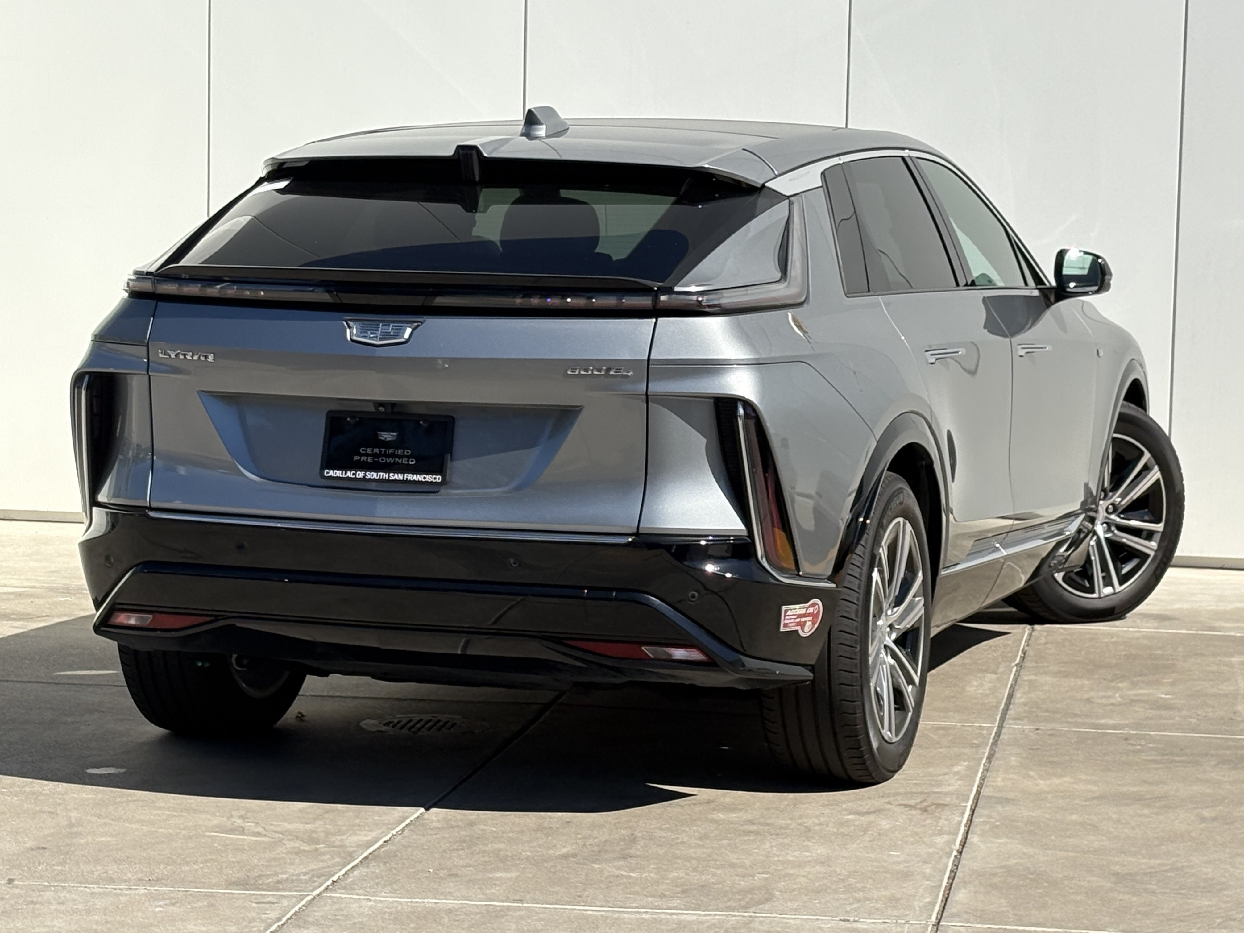 2024 Cadillac LYRIQ Luxury 2