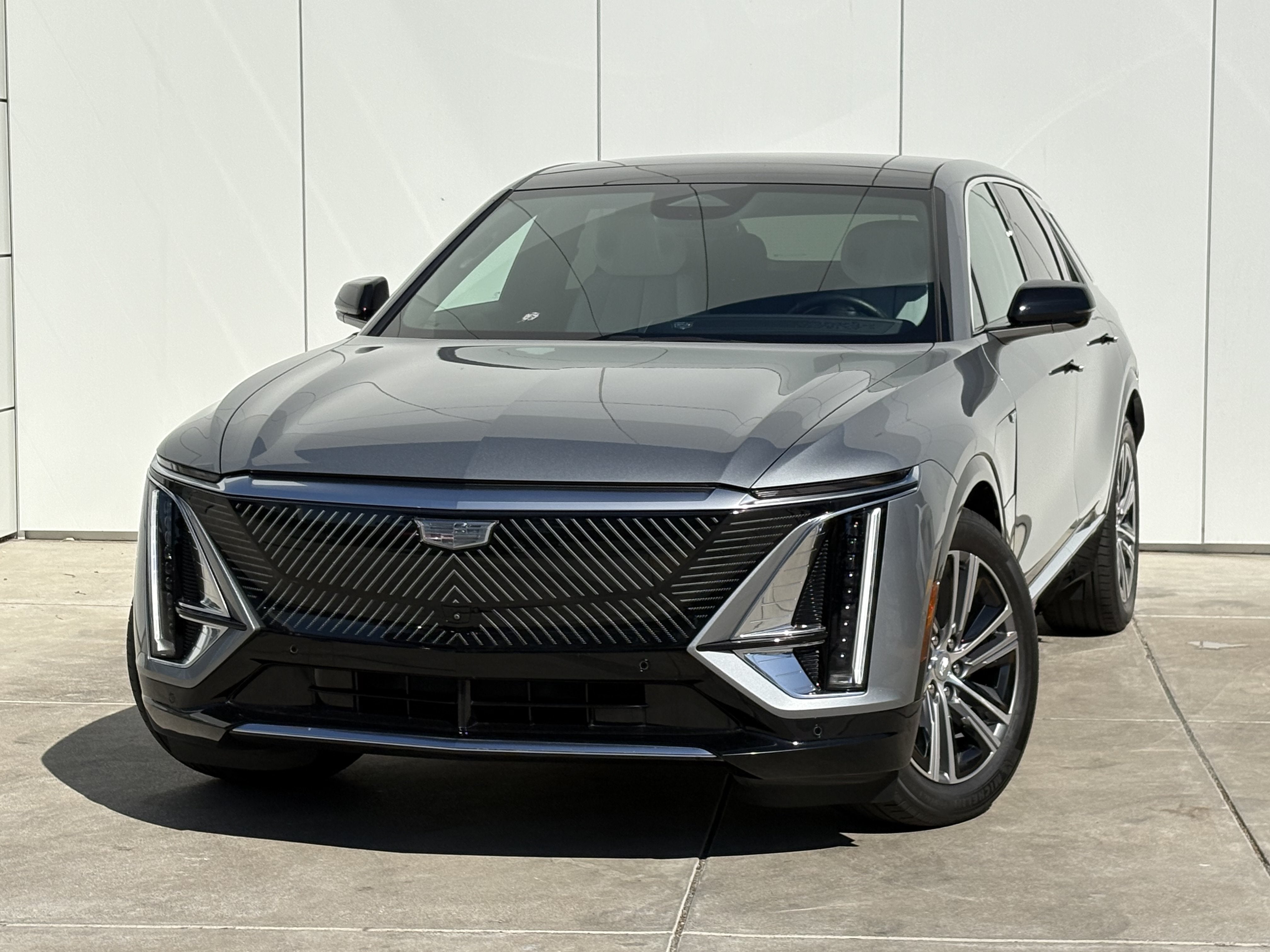 2024 Cadillac LYRIQ Luxury 2