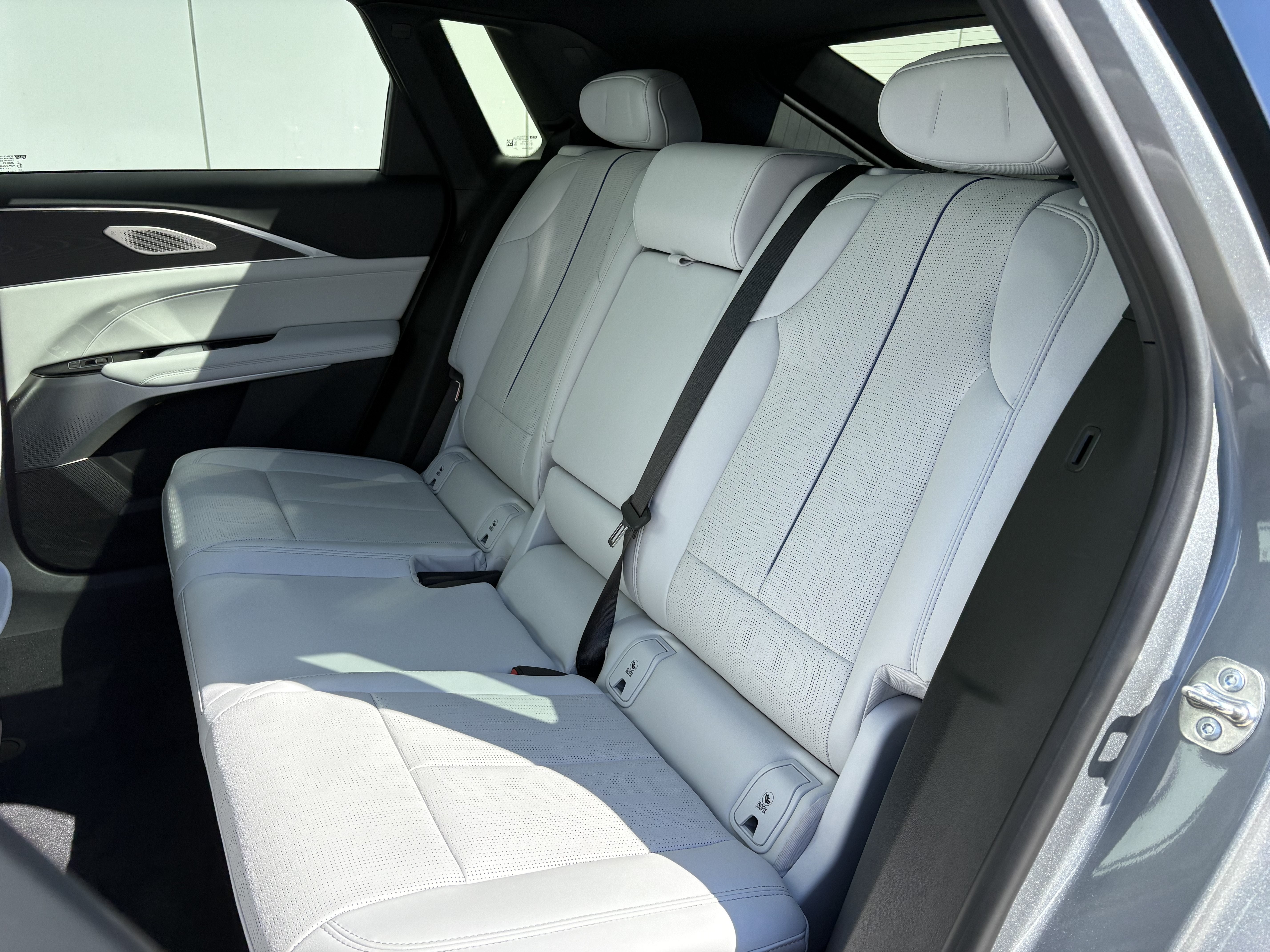 2024 Cadillac LYRIQ Luxury 2