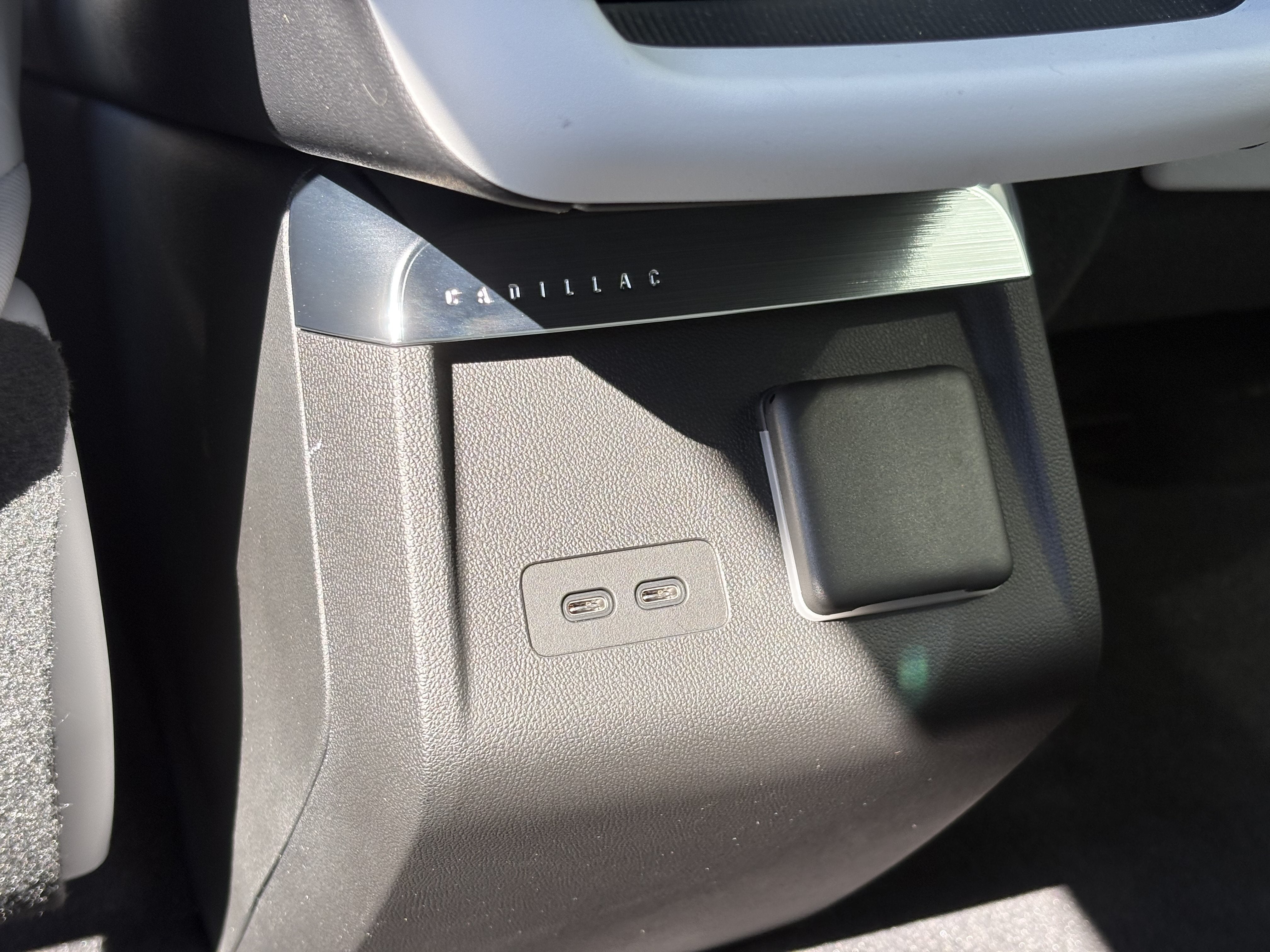 2024 Cadillac LYRIQ Luxury 2