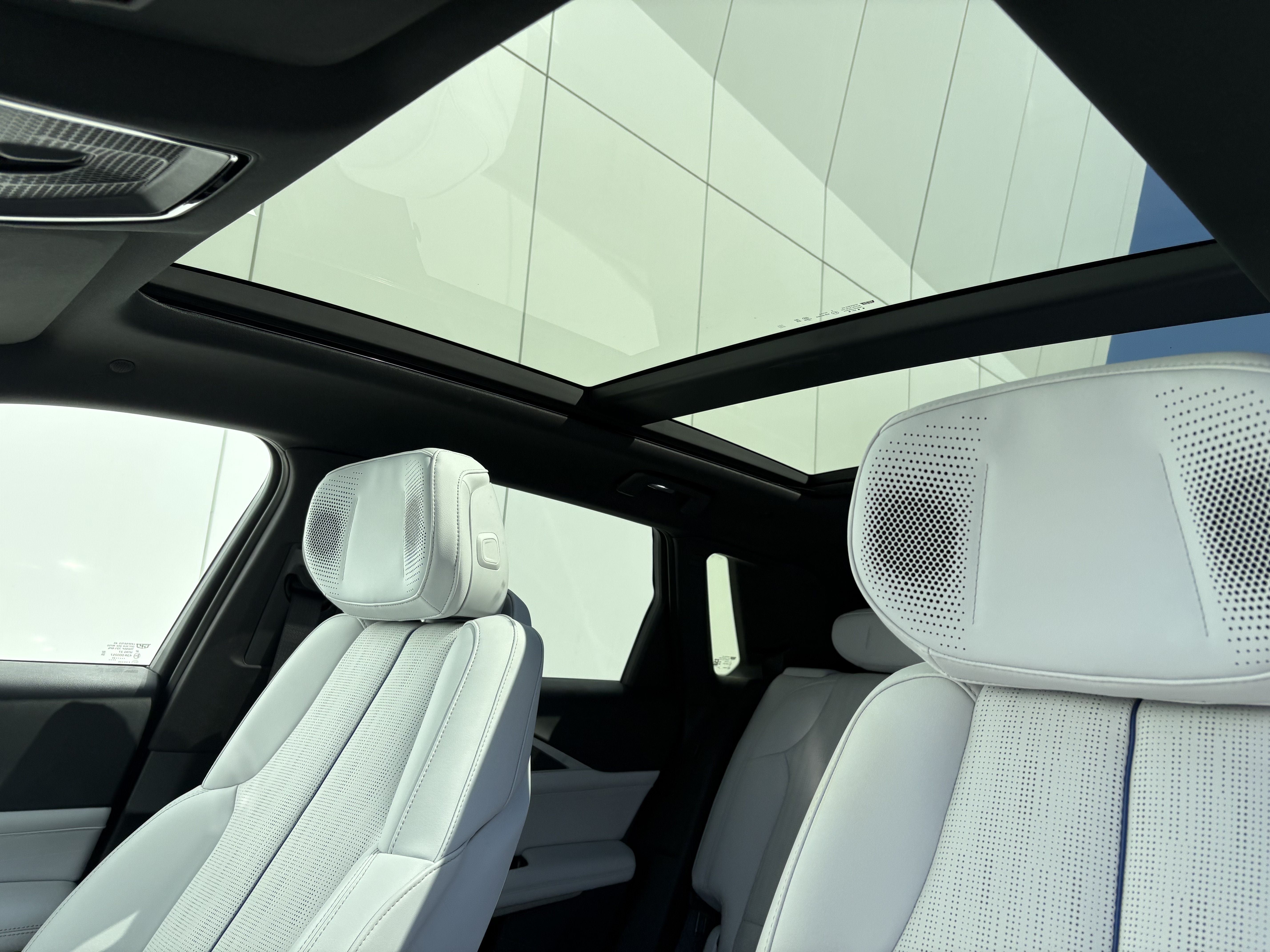 2024 Cadillac LYRIQ Luxury 2