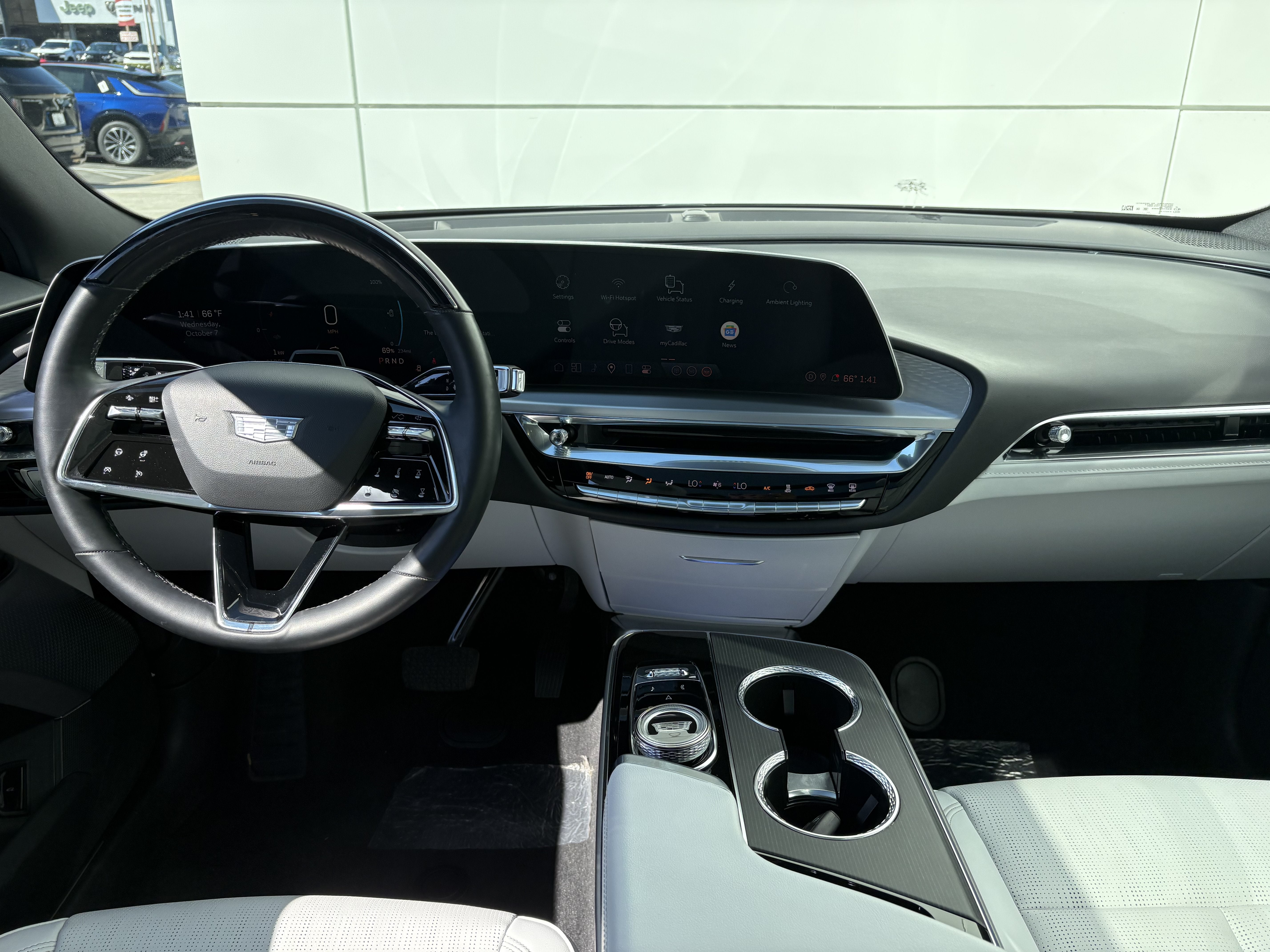 2024 Cadillac LYRIQ Luxury 2