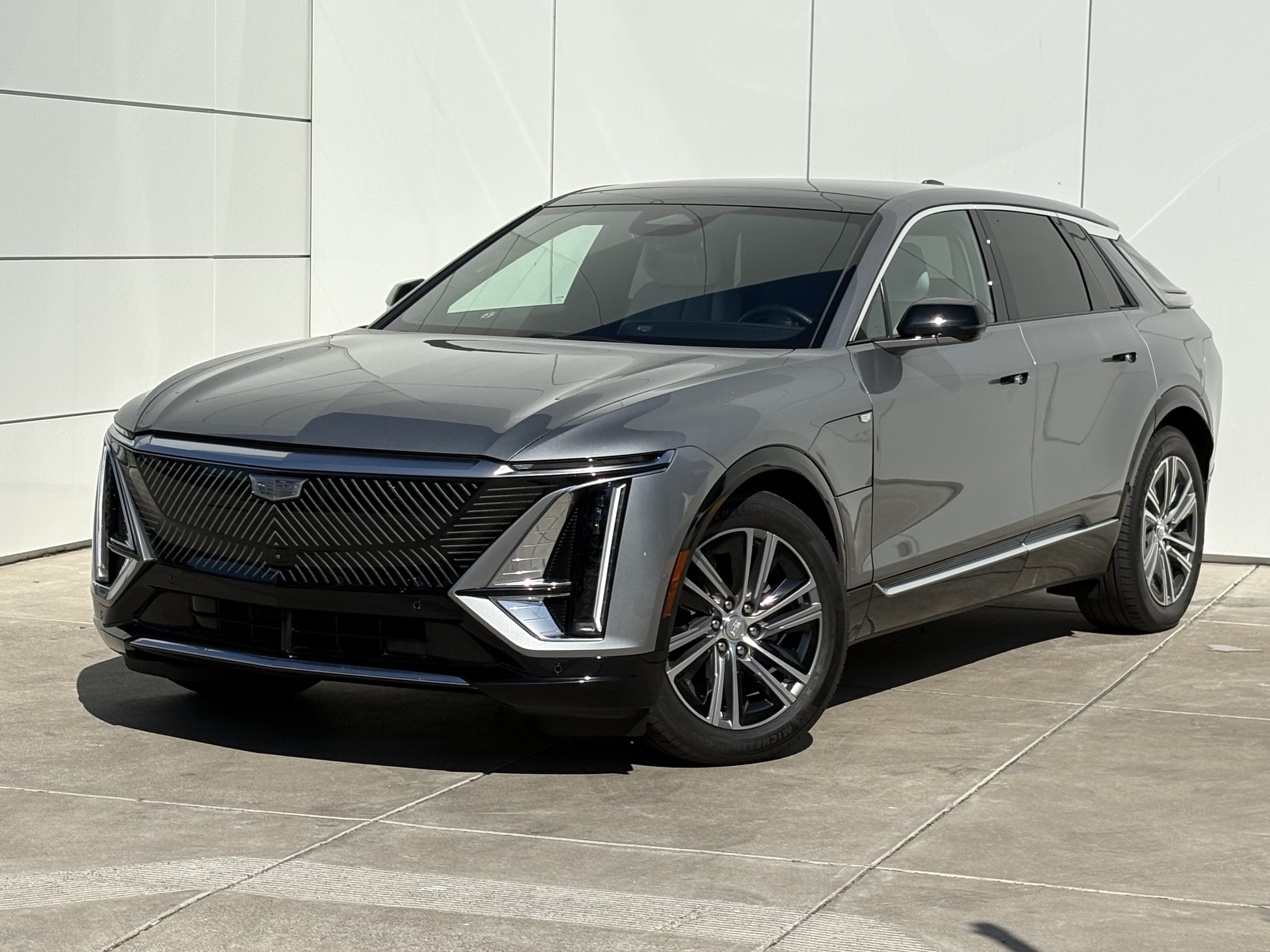 2024 Cadillac LYRIQ Luxury 2