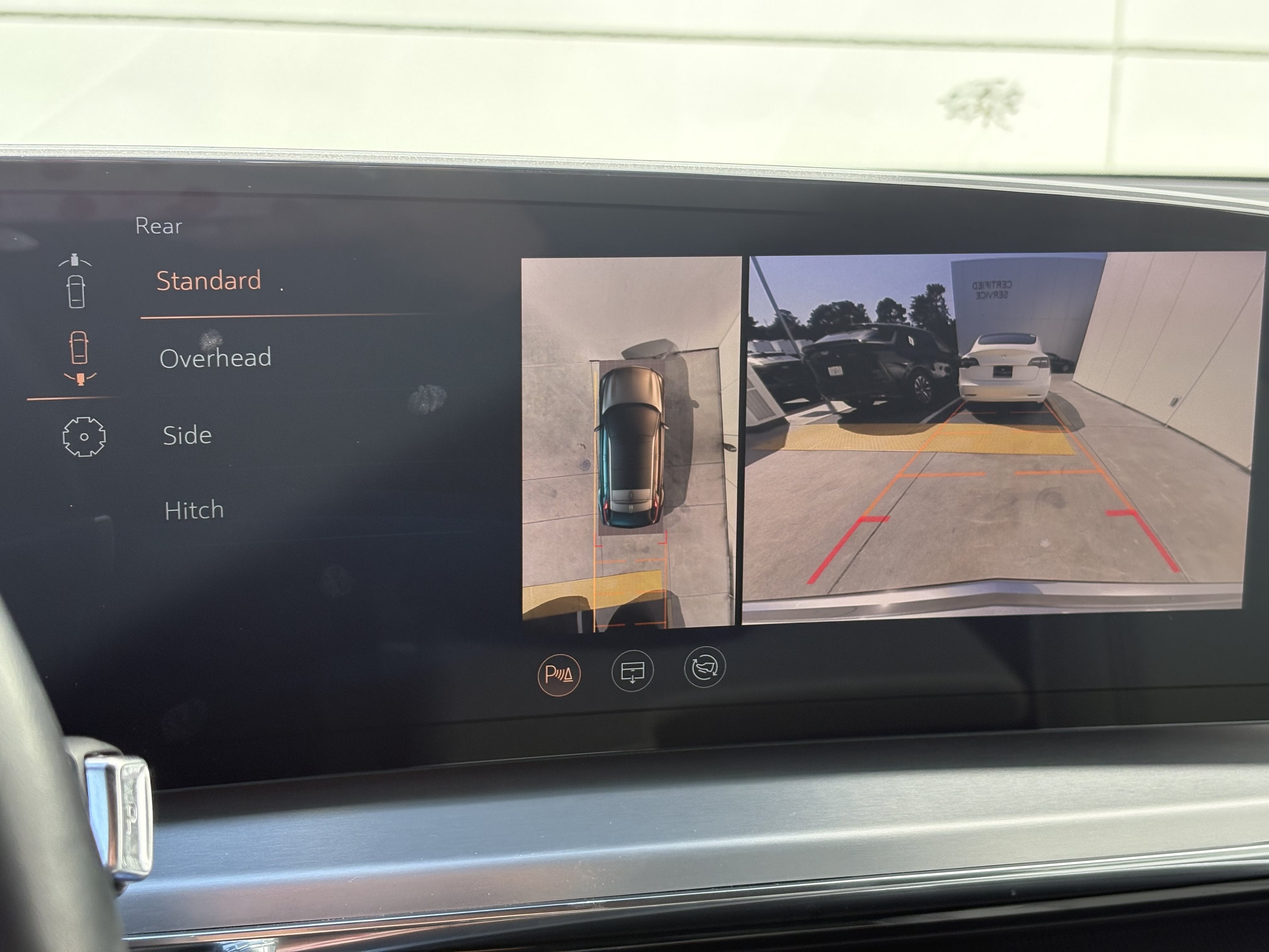 2024 Cadillac LYRIQ Luxury 2