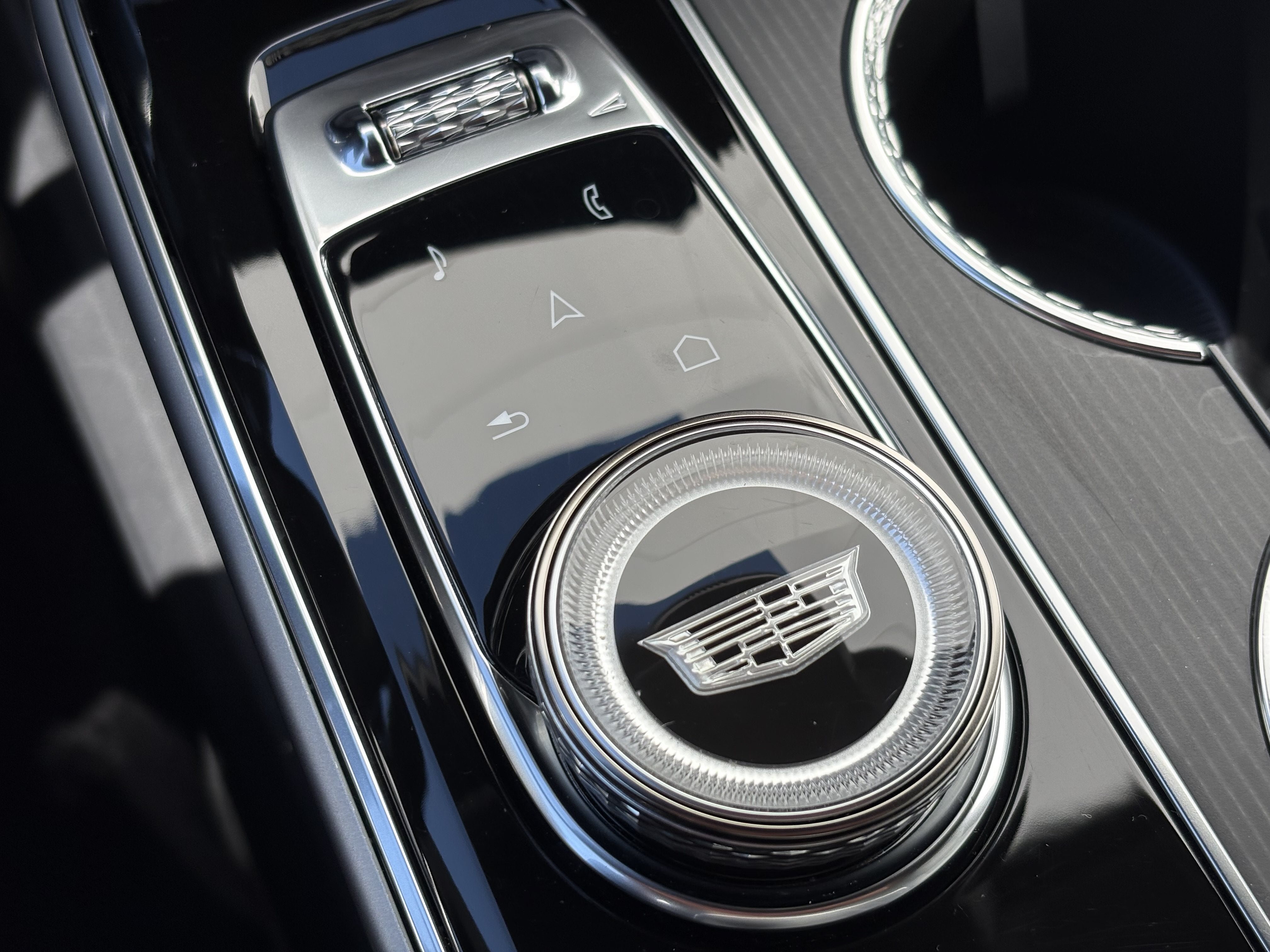 2024 Cadillac LYRIQ Luxury 2