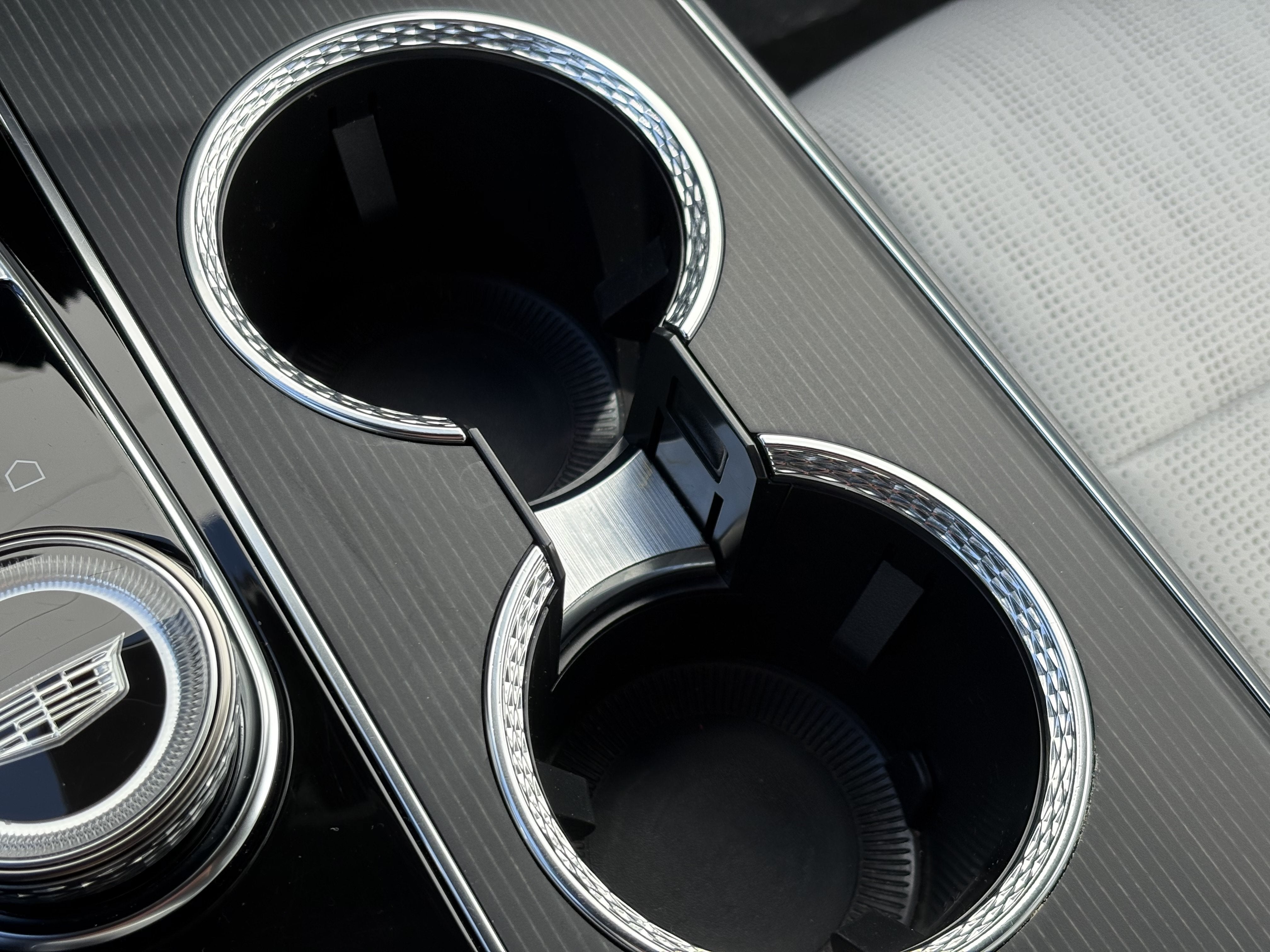 2024 Cadillac LYRIQ Luxury 2