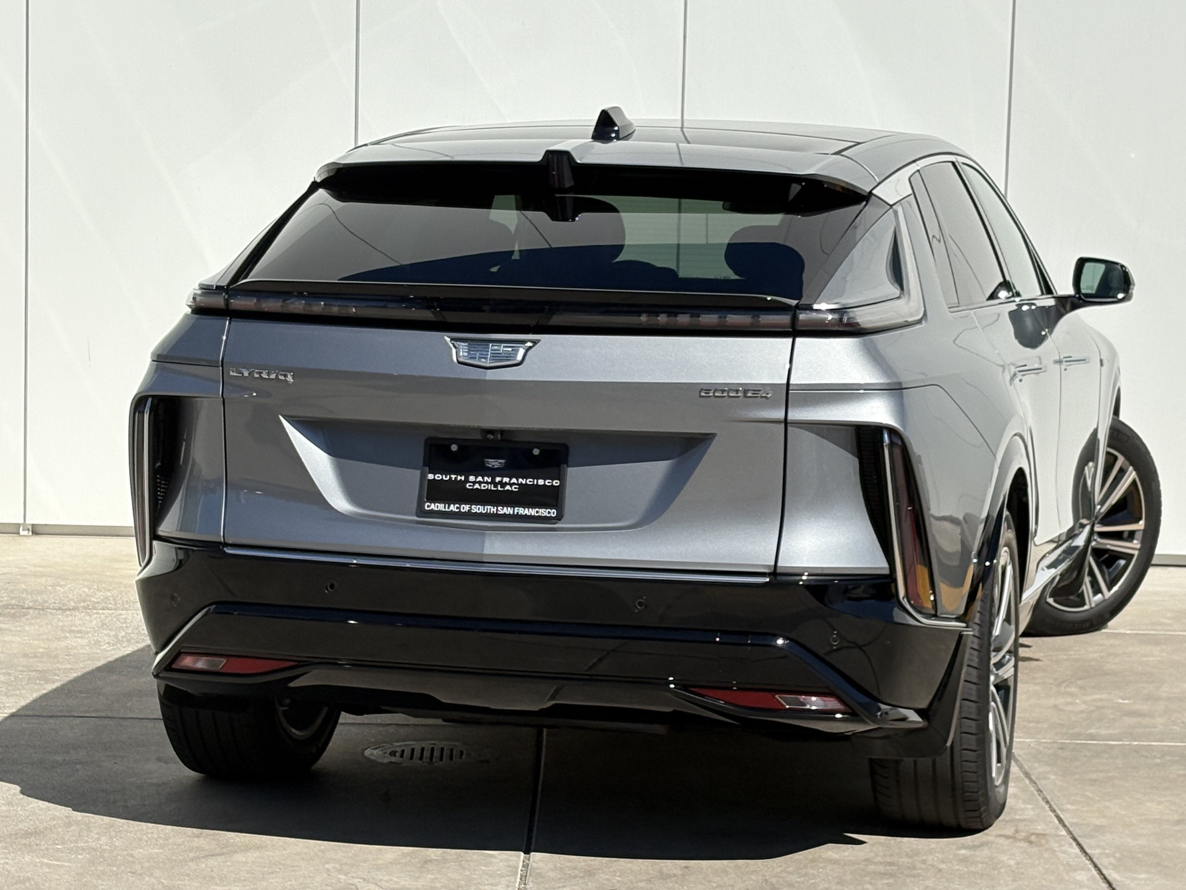 2024 Cadillac LYRIQ Luxury 2