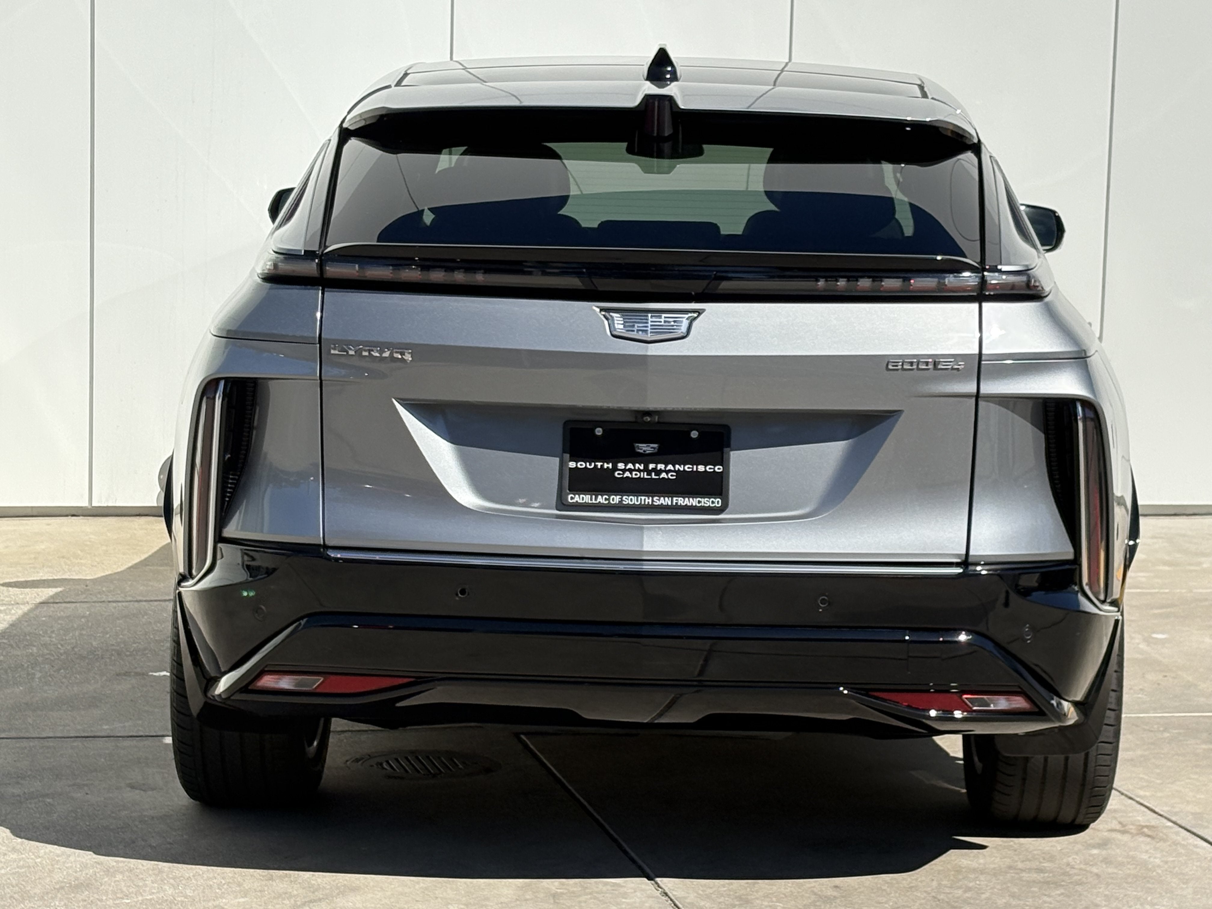 2024 Cadillac LYRIQ Luxury 2
