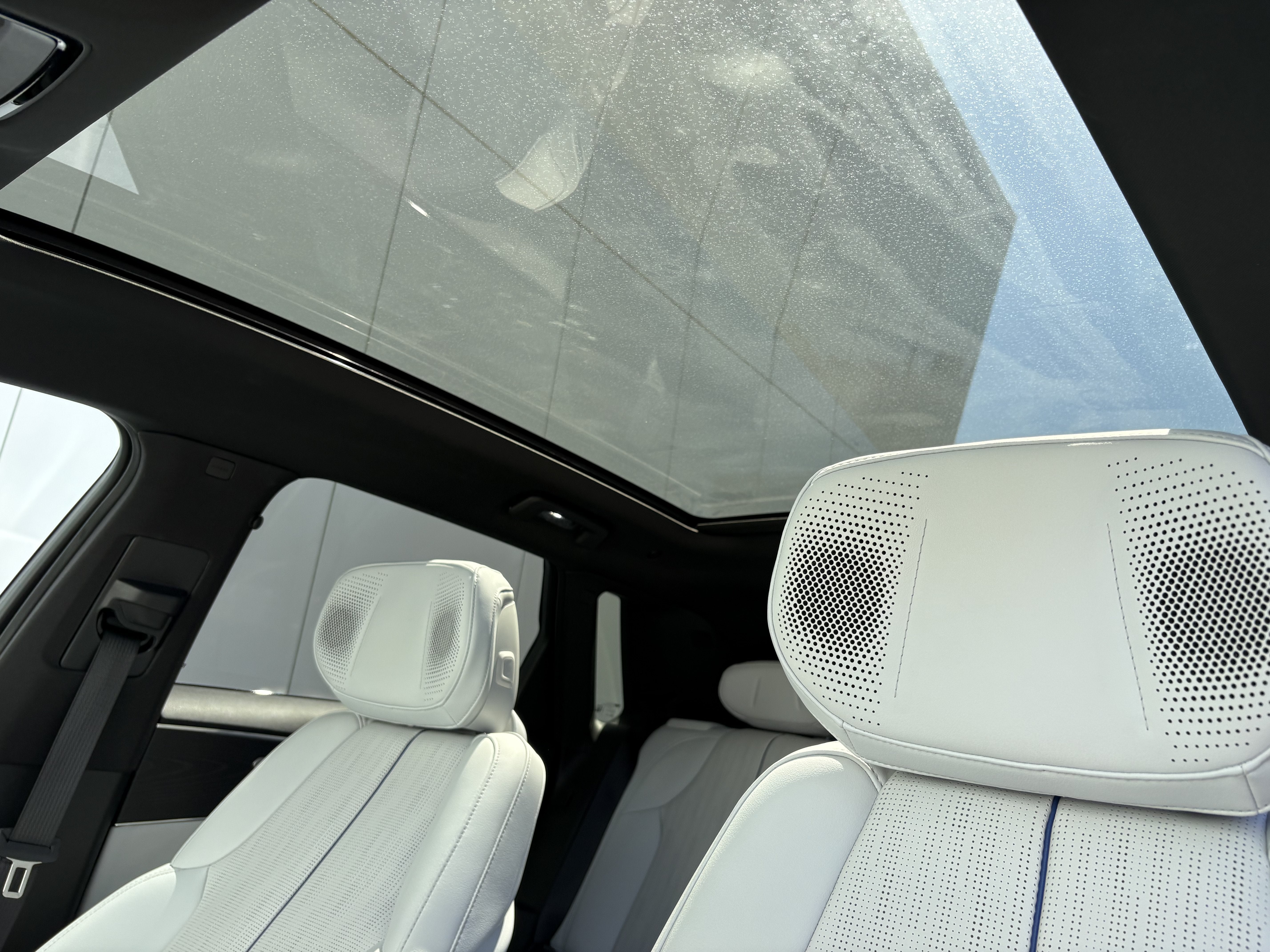 2024 Cadillac LYRIQ Luxury 2