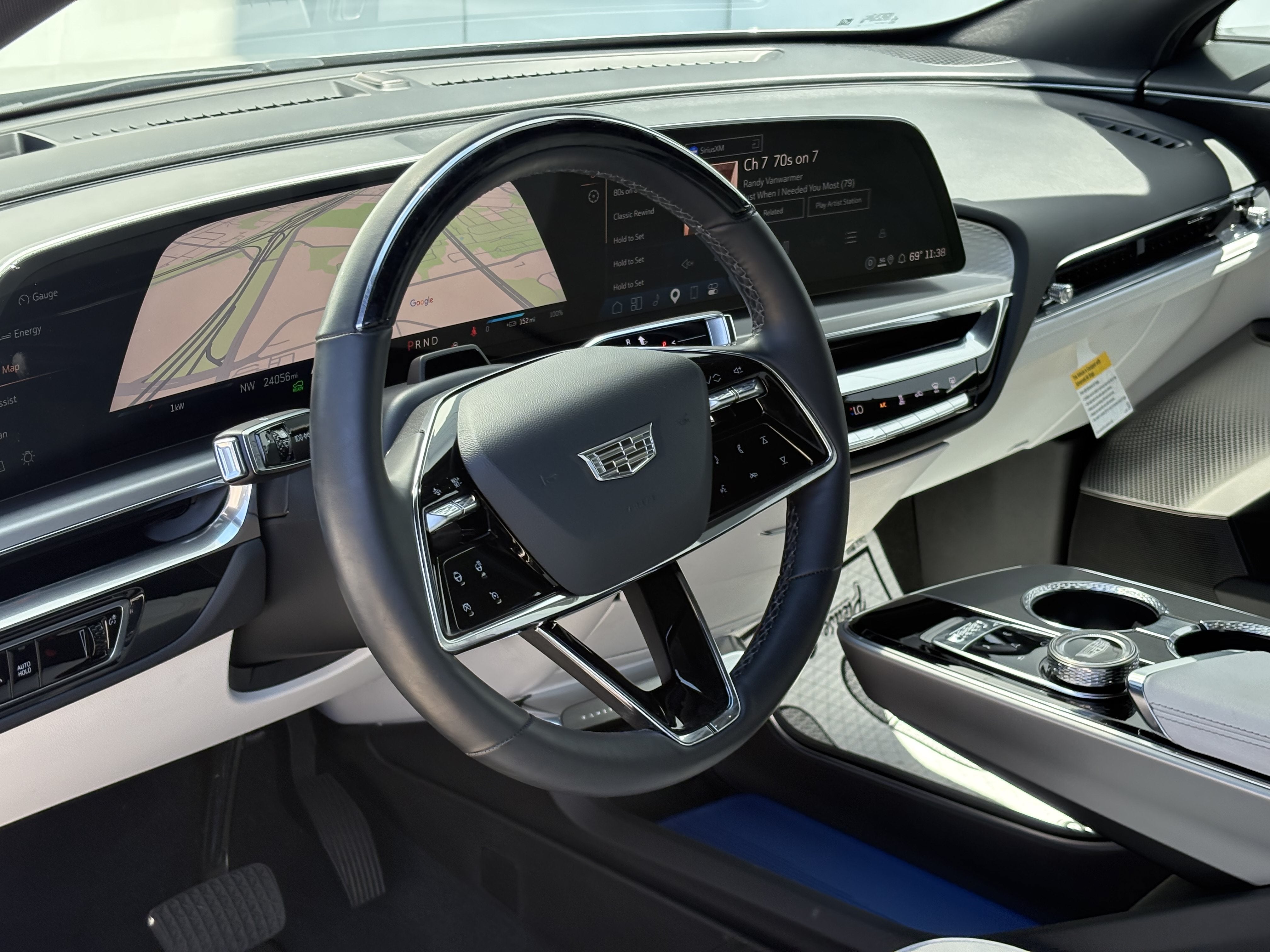 2024 Cadillac LYRIQ Luxury 2