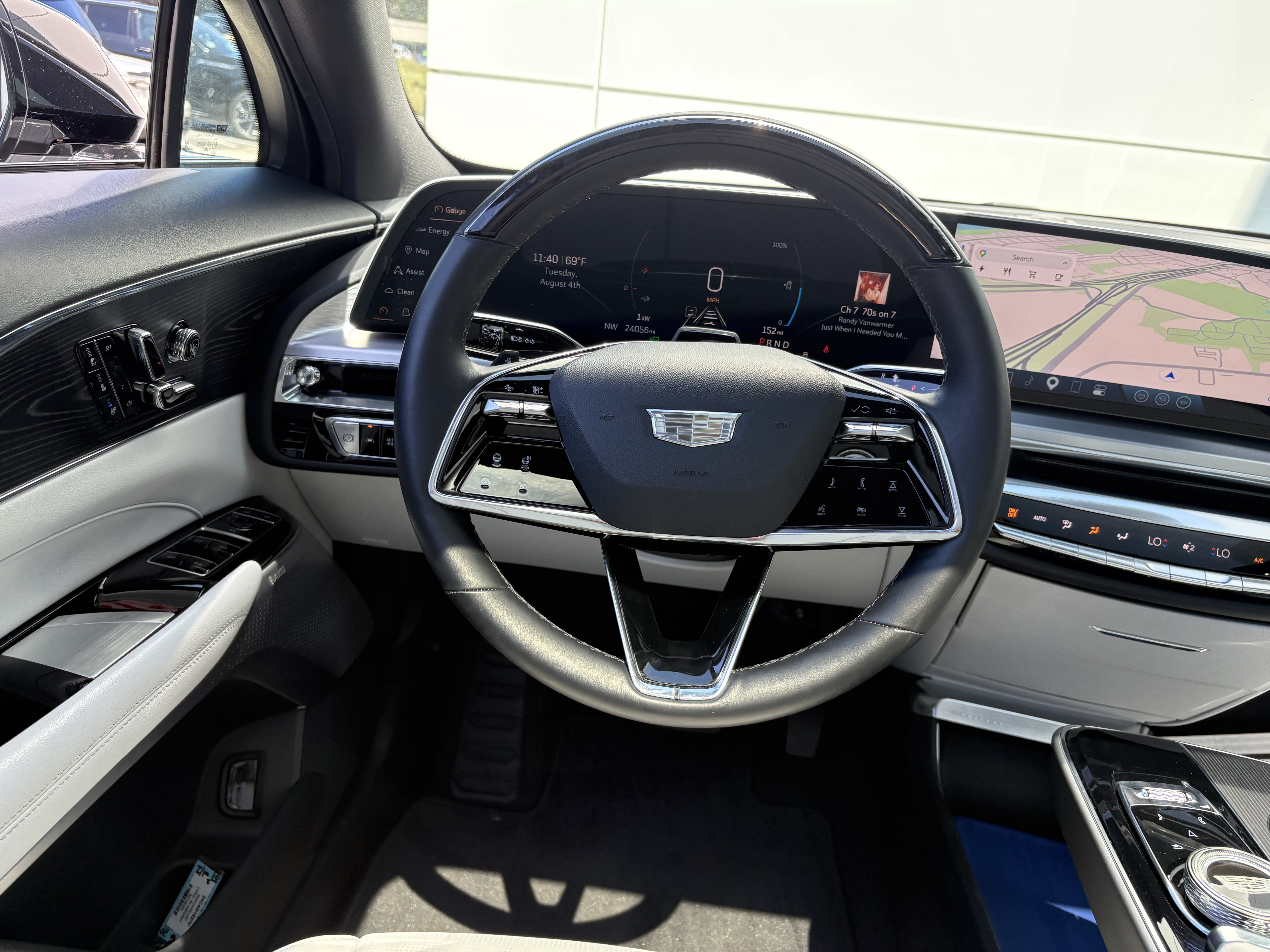 2024 Cadillac LYRIQ Luxury 2