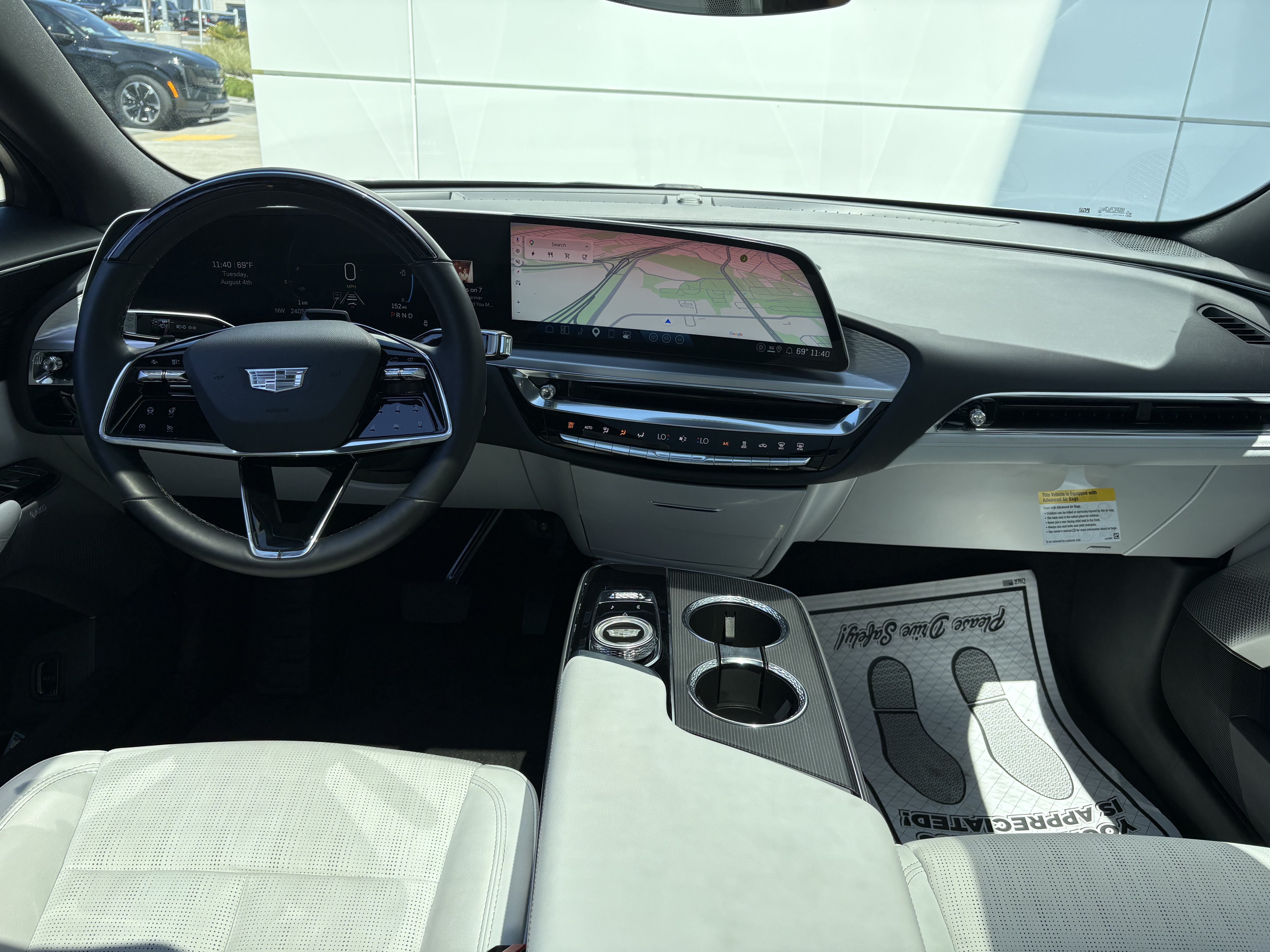 2024 Cadillac LYRIQ Luxury 2