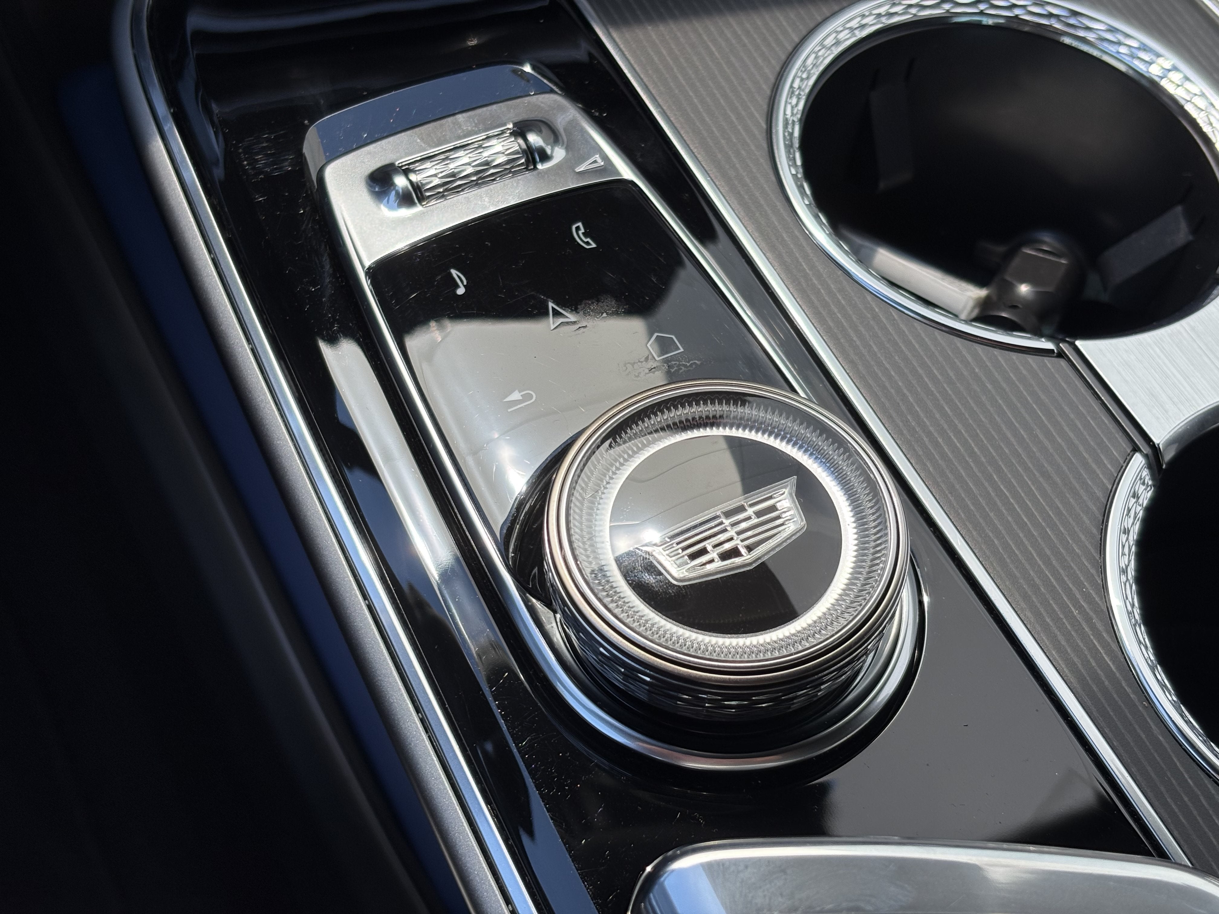 2024 Cadillac LYRIQ Luxury 2