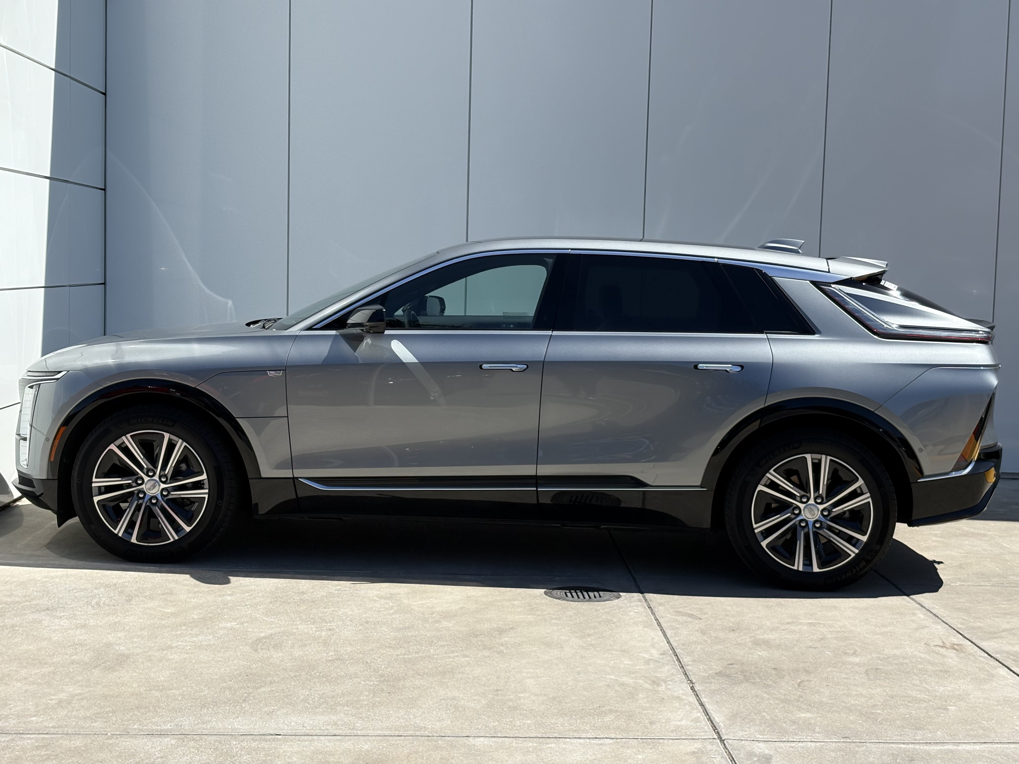 2024 Cadillac LYRIQ Luxury 2