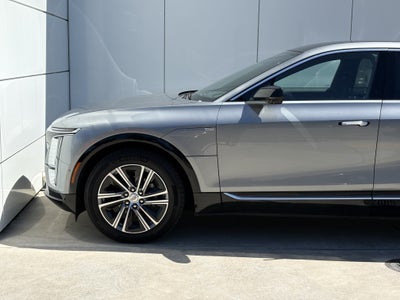 2024 Cadillac LYRIQ Luxury 2