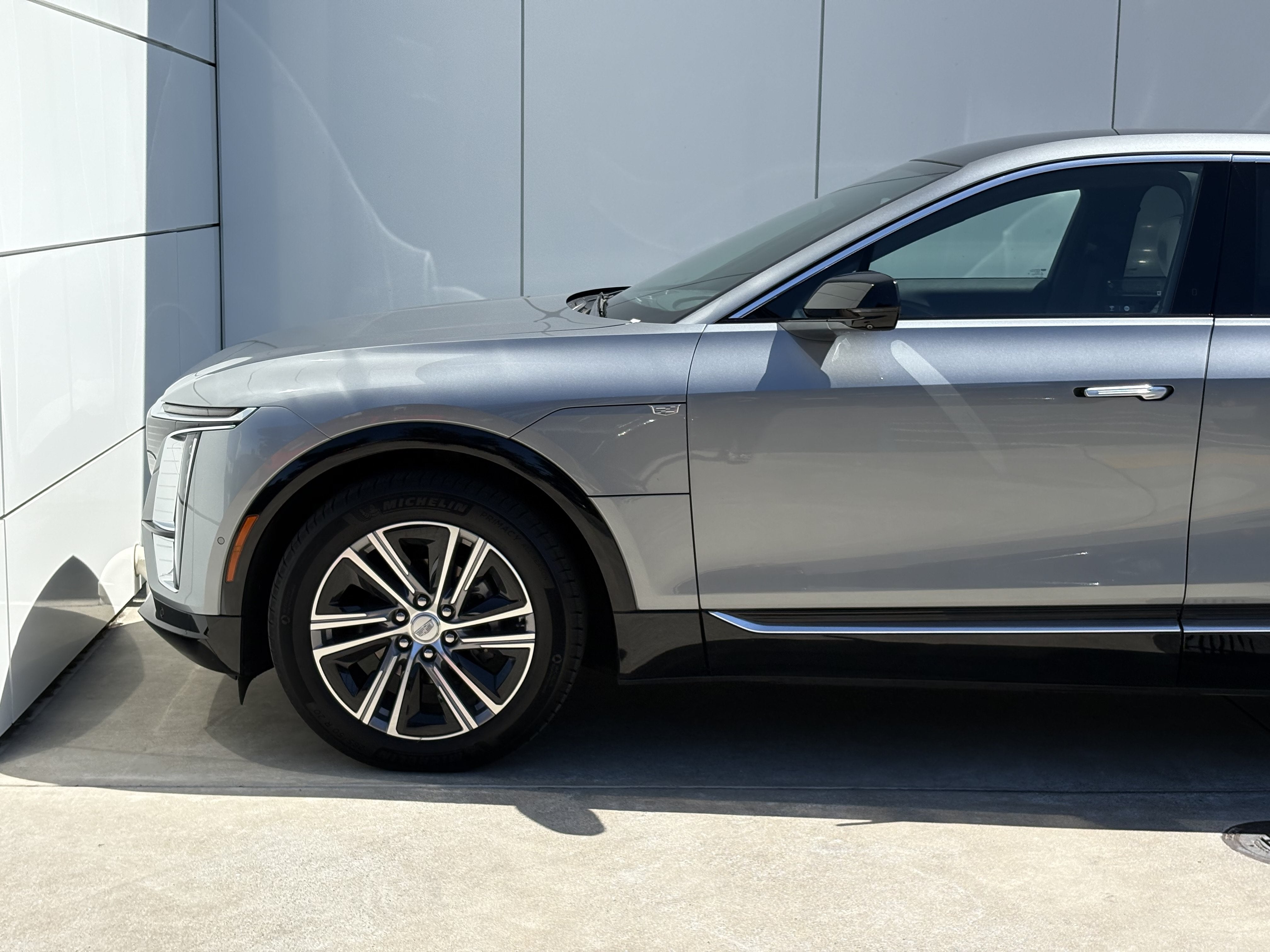 2024 Cadillac LYRIQ Luxury 2