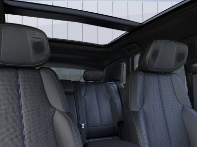 2025 Cadillac LYRIQ Luxury 2