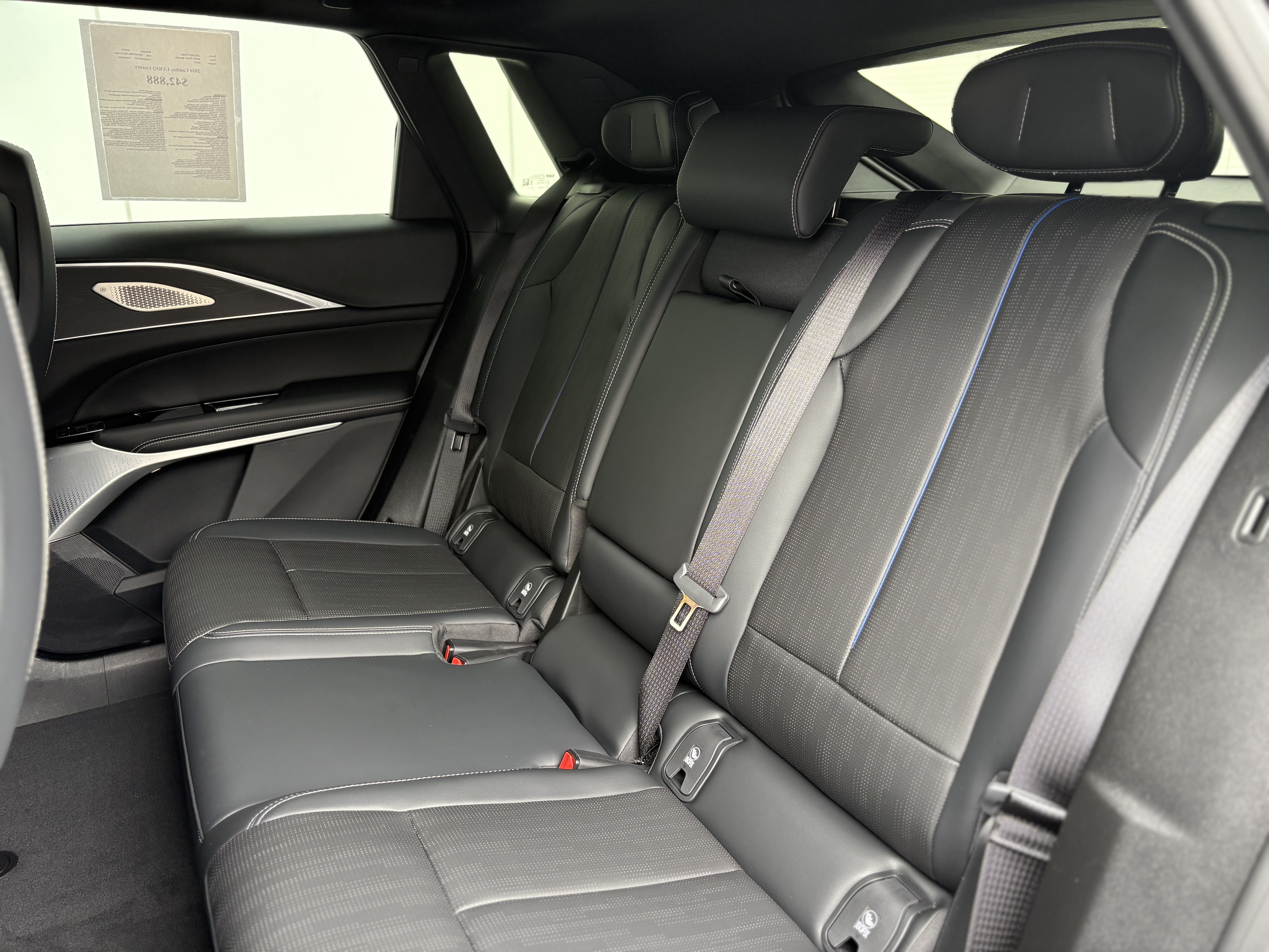 2024 Cadillac LYRIQ Luxury 2