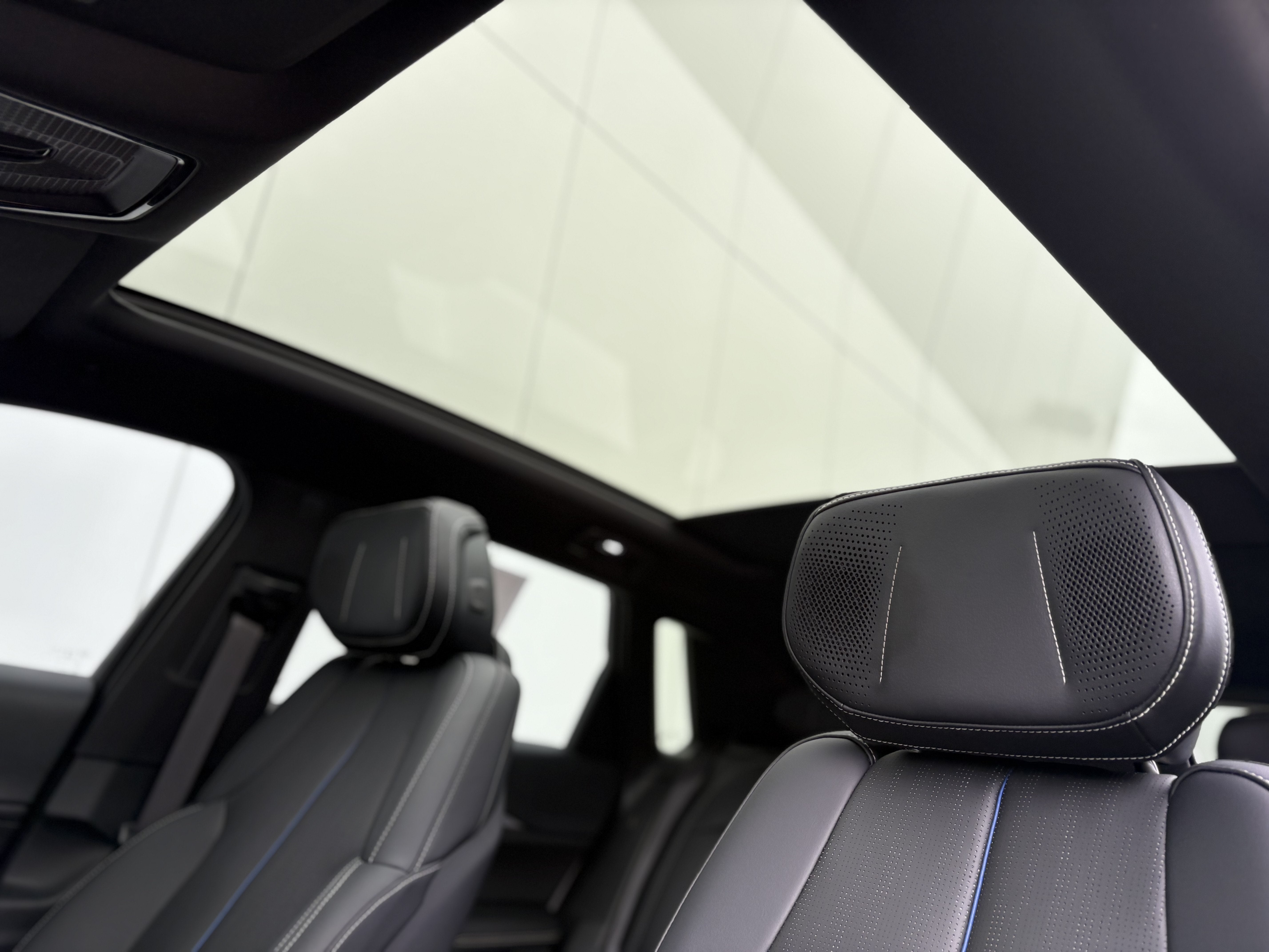 2024 Cadillac LYRIQ Luxury 2