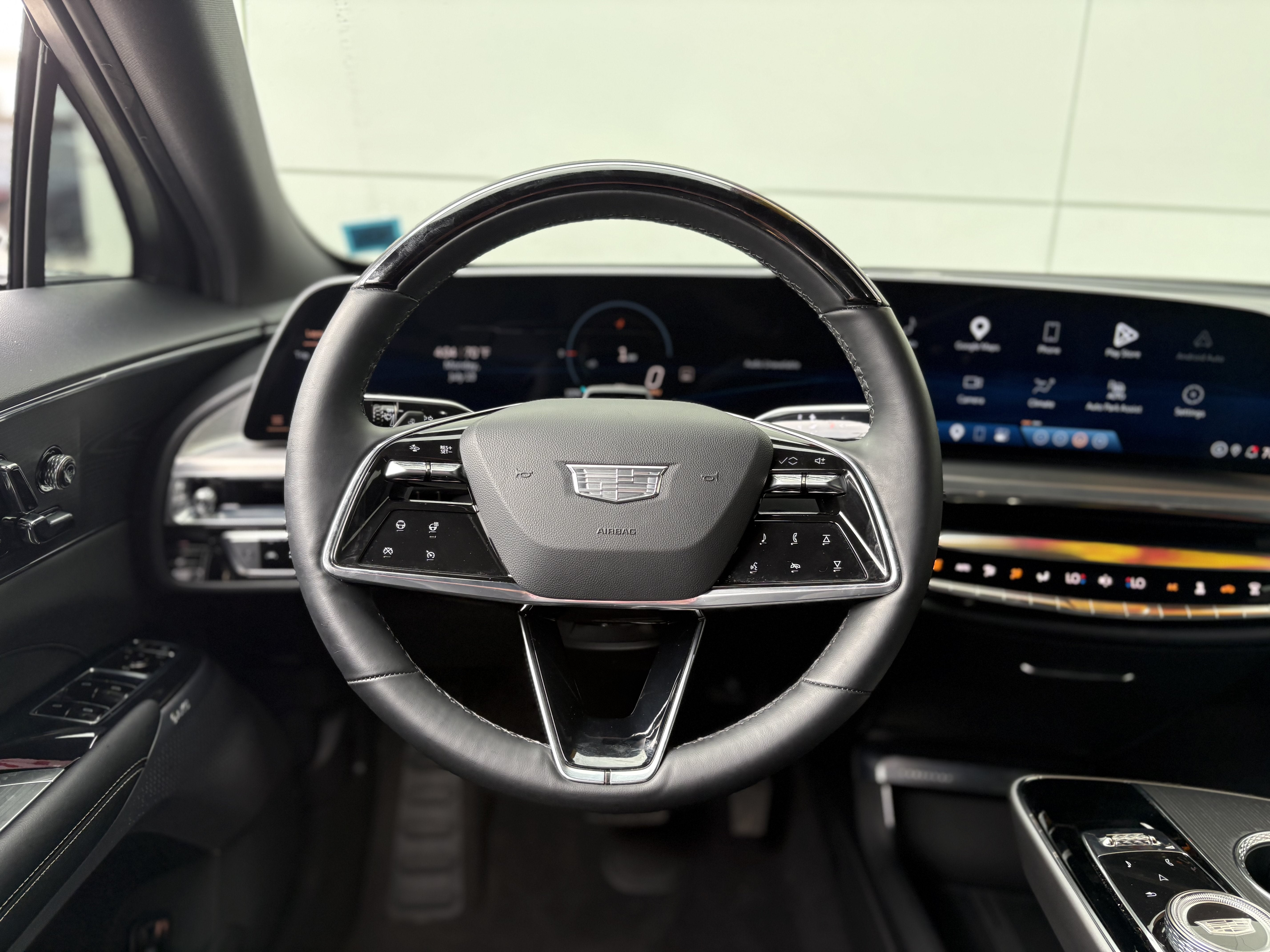 2024 Cadillac LYRIQ Luxury 2