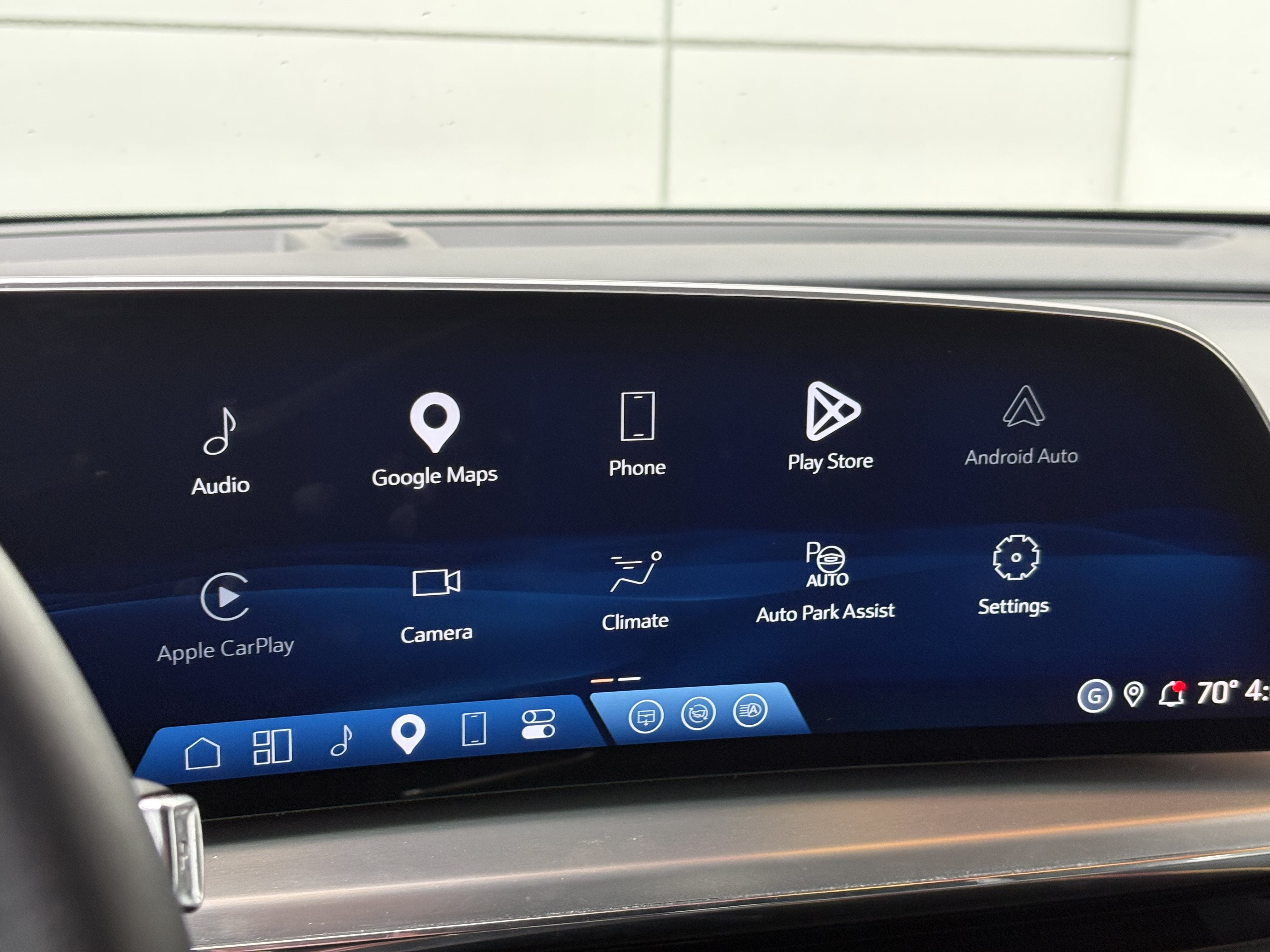 2024 Cadillac LYRIQ Luxury 2