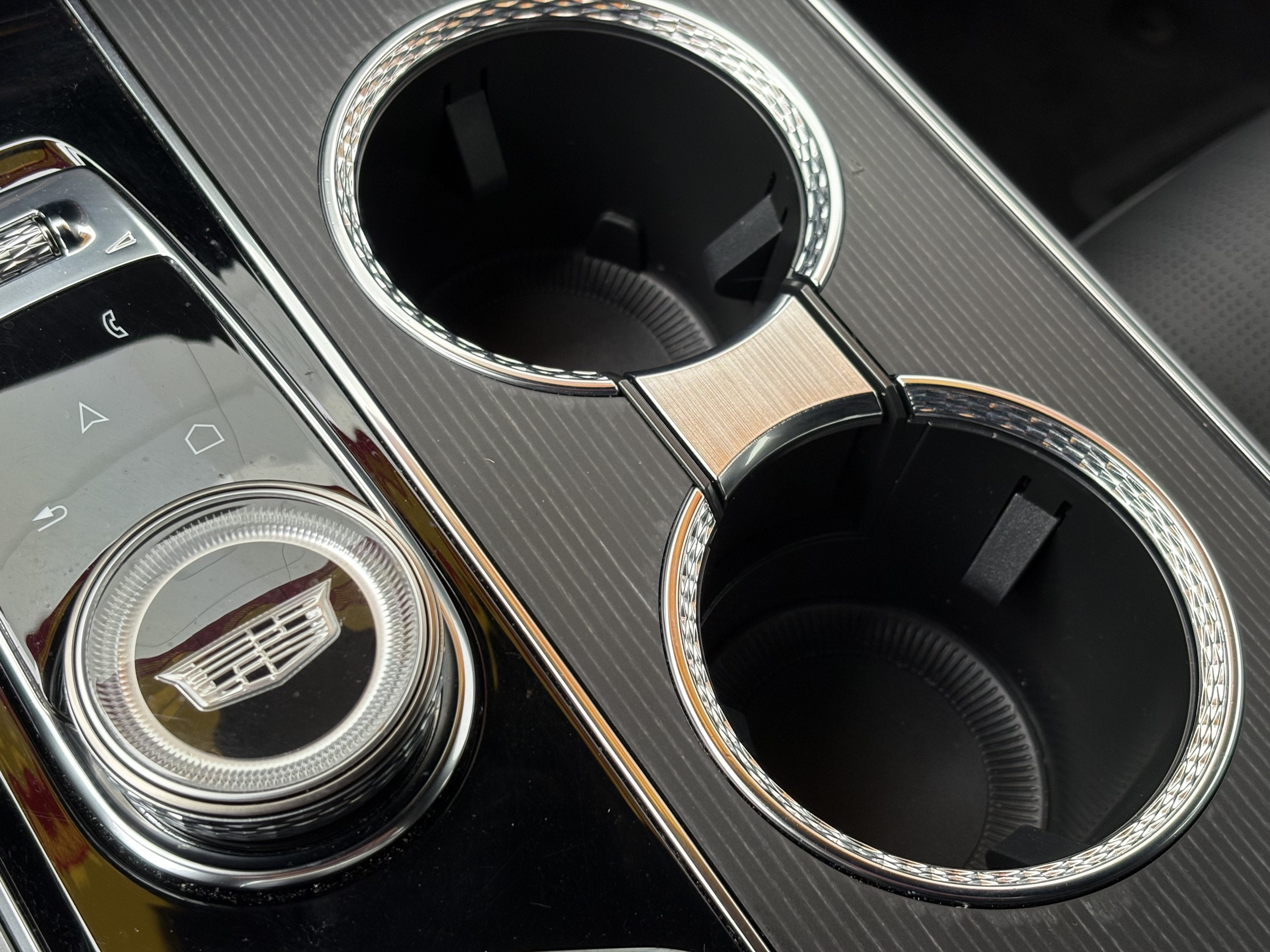 2024 Cadillac LYRIQ Luxury 2