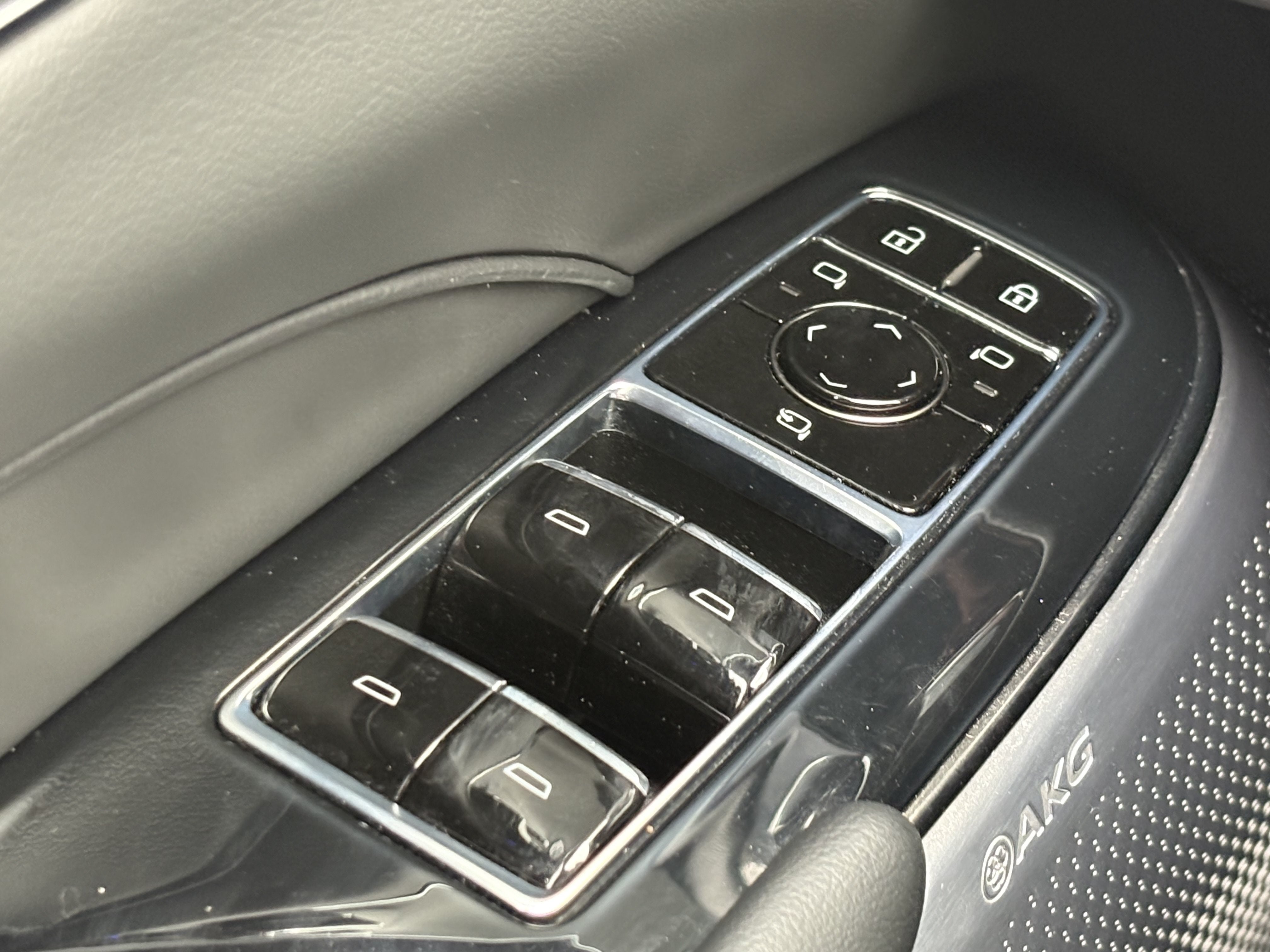 2024 Cadillac LYRIQ Luxury 2