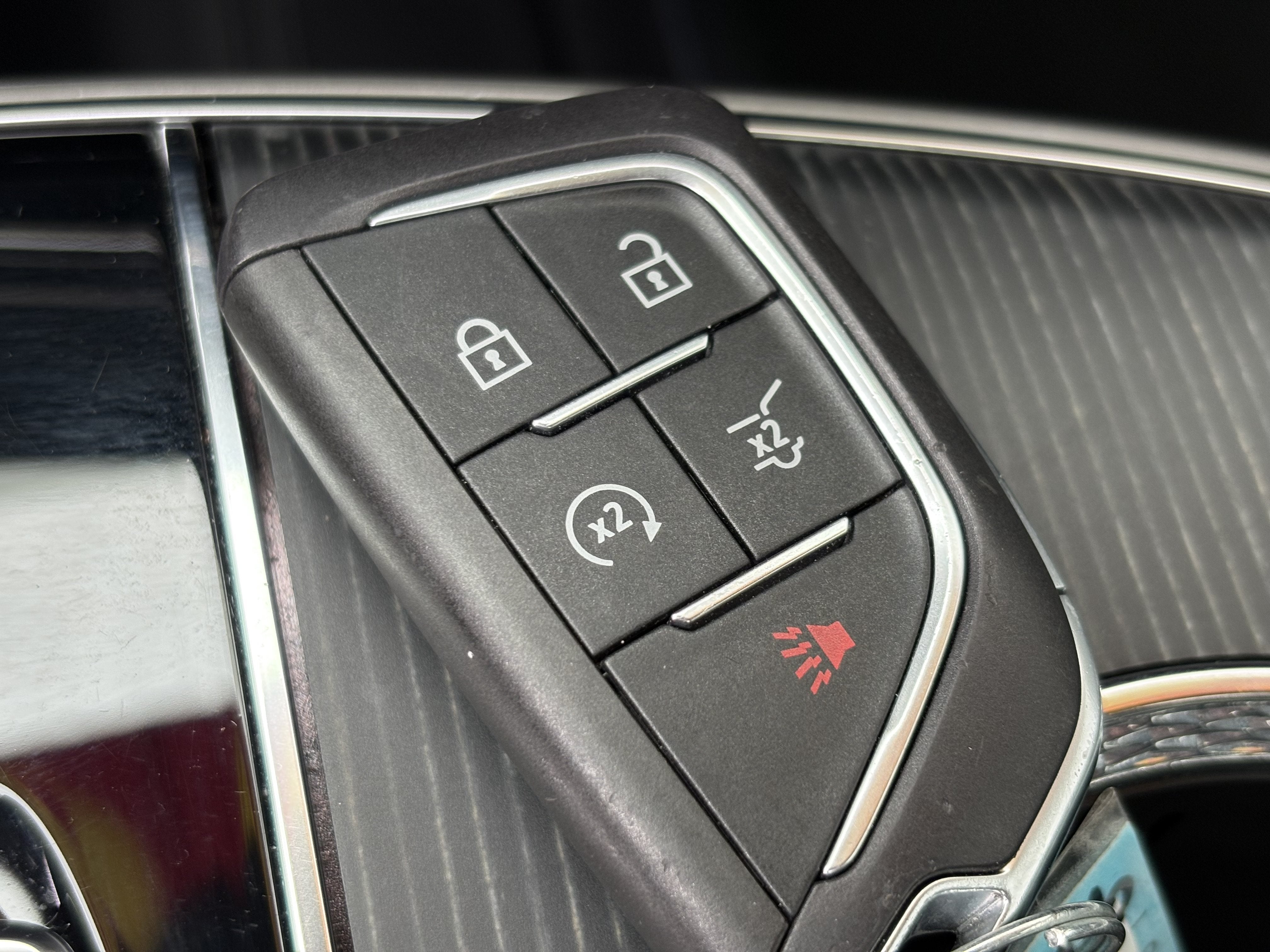 2024 Cadillac LYRIQ Luxury 2