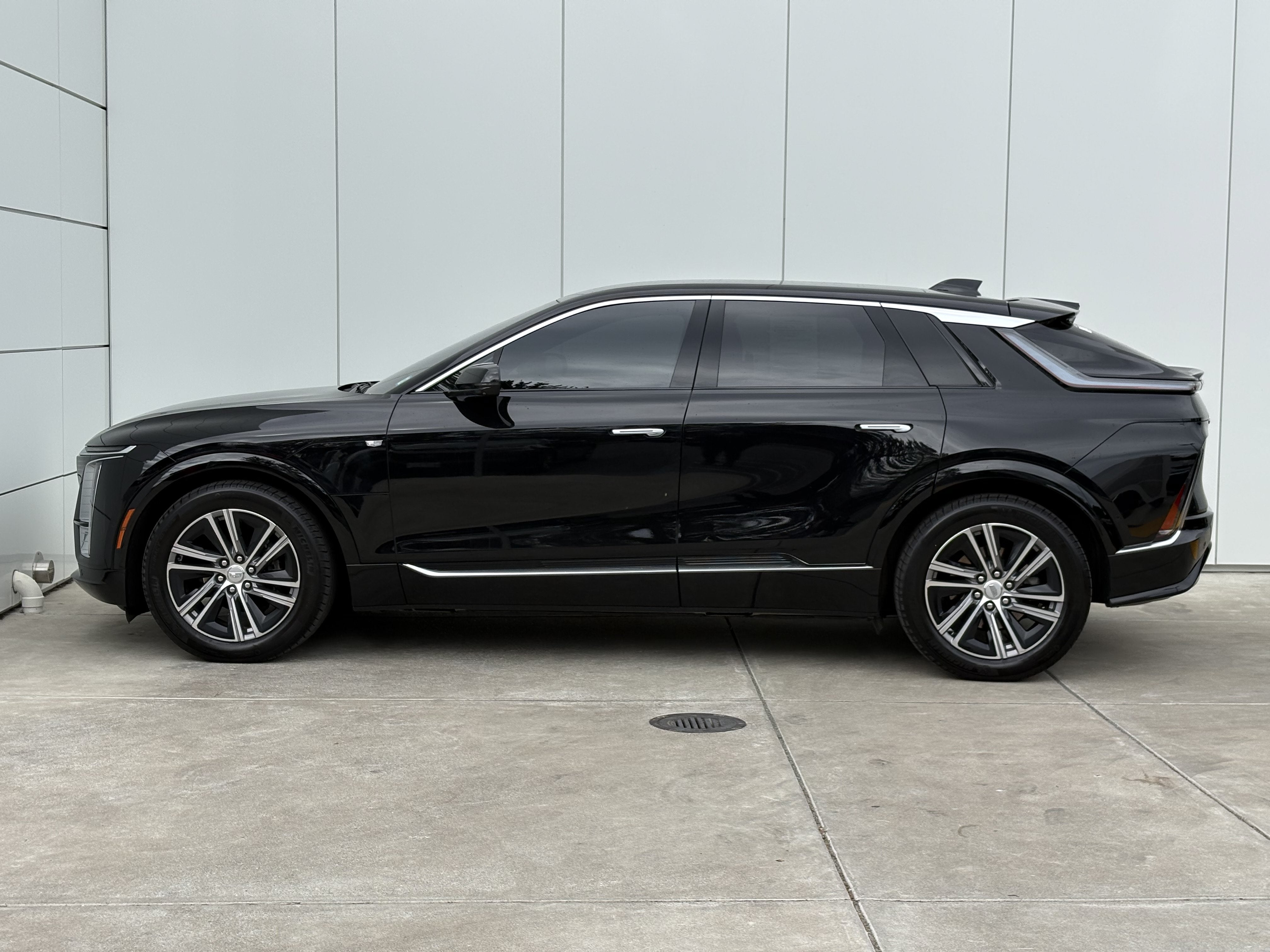 2024 Cadillac LYRIQ Luxury 2