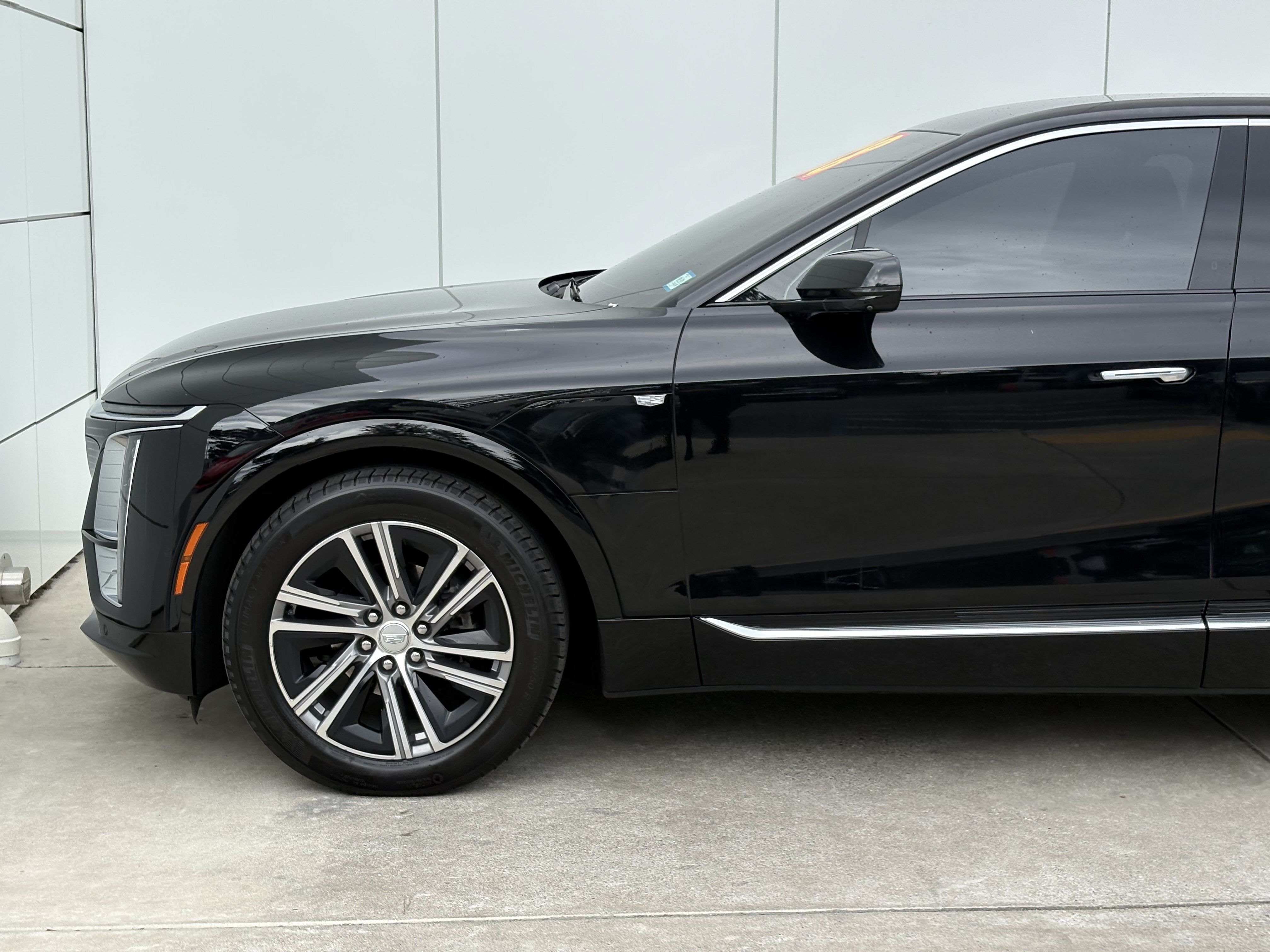 2024 Cadillac LYRIQ Luxury 2
