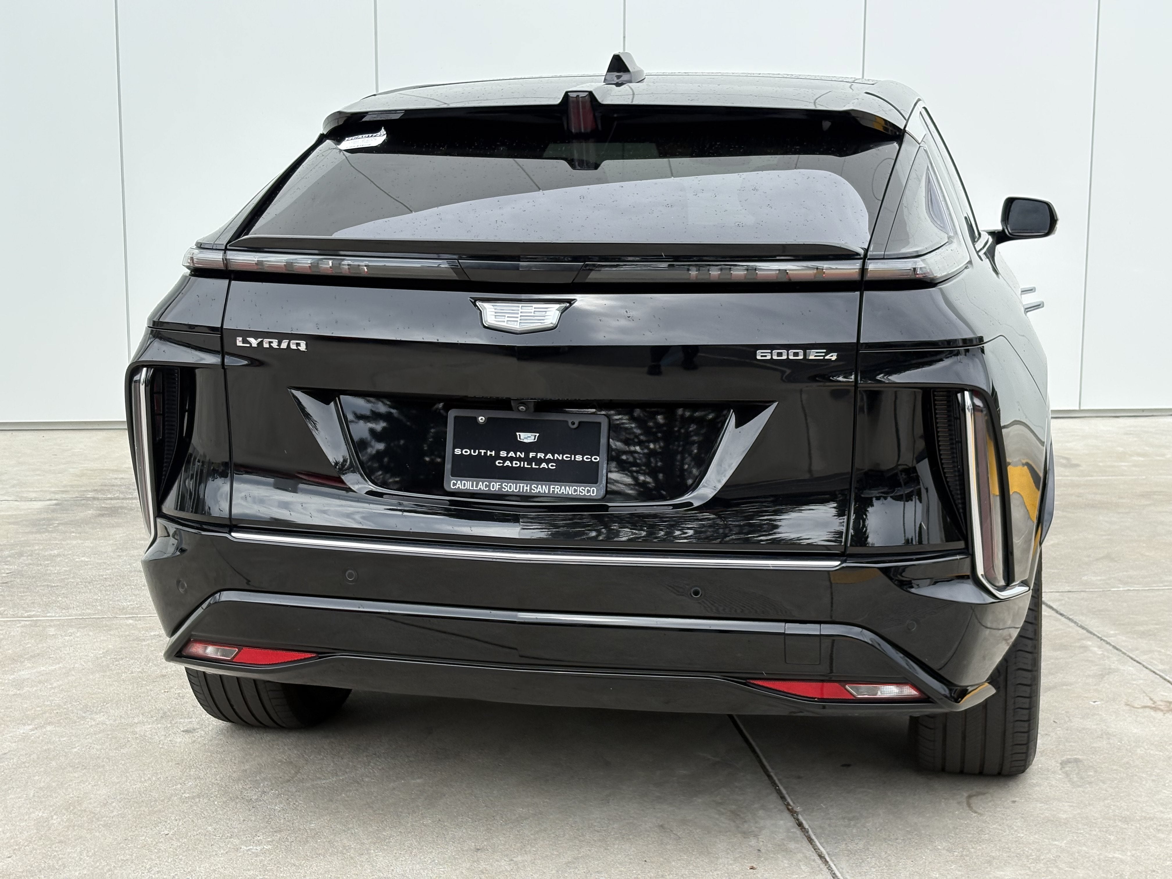 2024 Cadillac LYRIQ Luxury 2