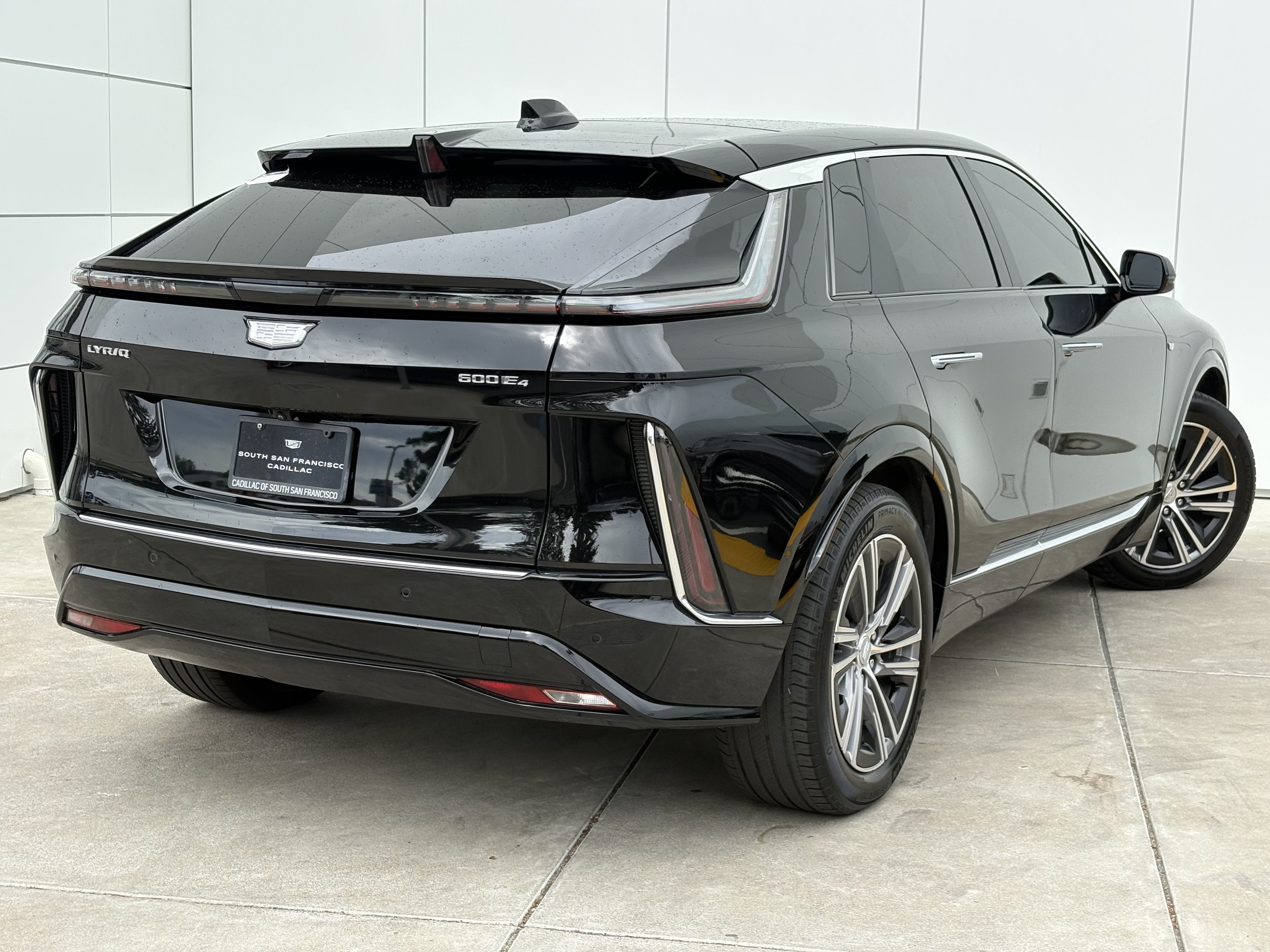 2024 Cadillac LYRIQ Luxury 2