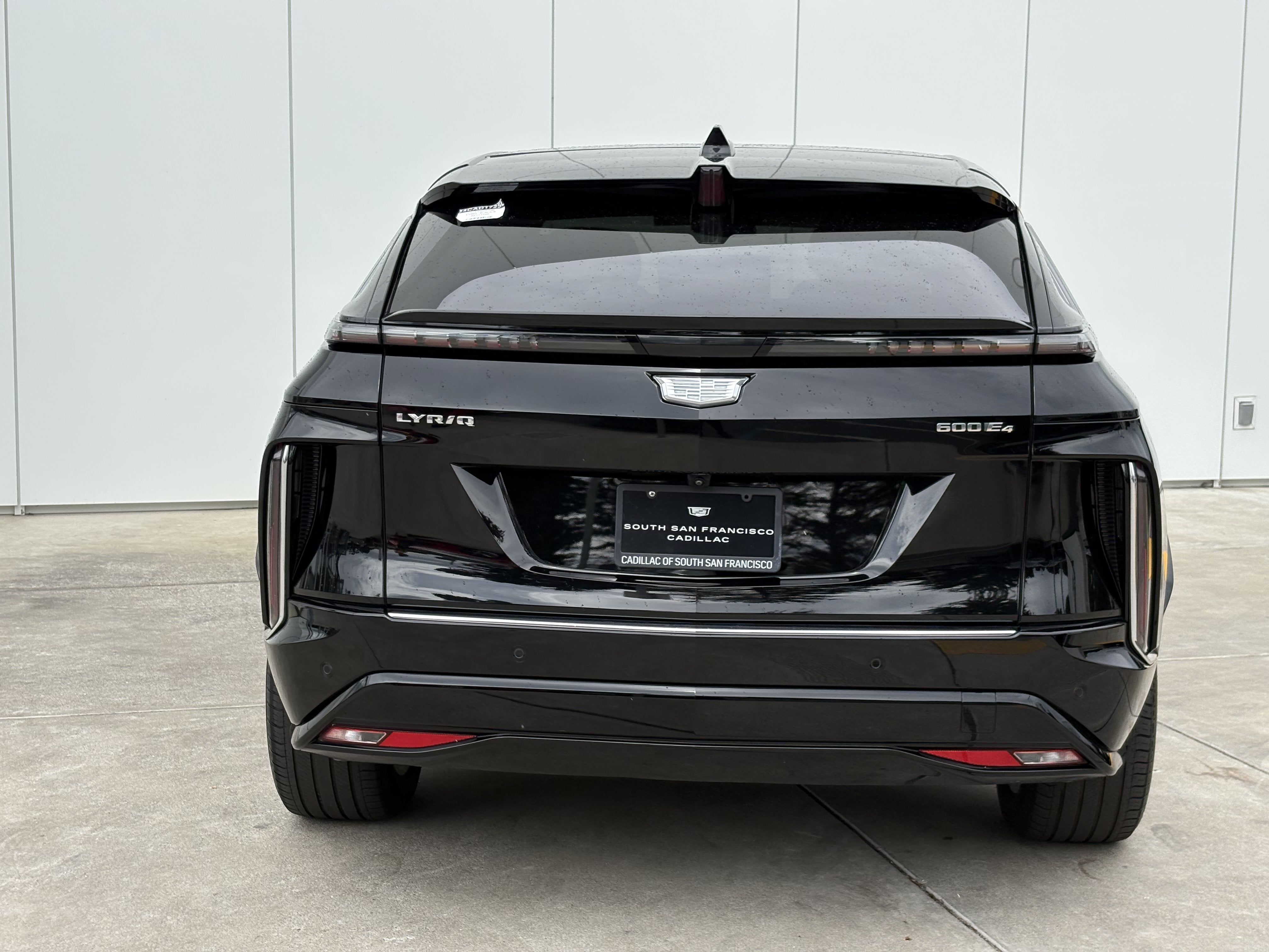 2024 Cadillac LYRIQ Luxury 2